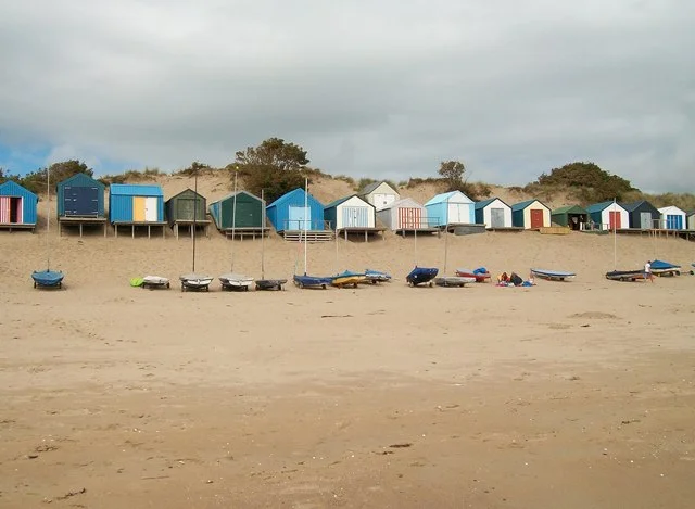 abersoch beach (PHOTO CREDIT: thebeachguide.co.uk)