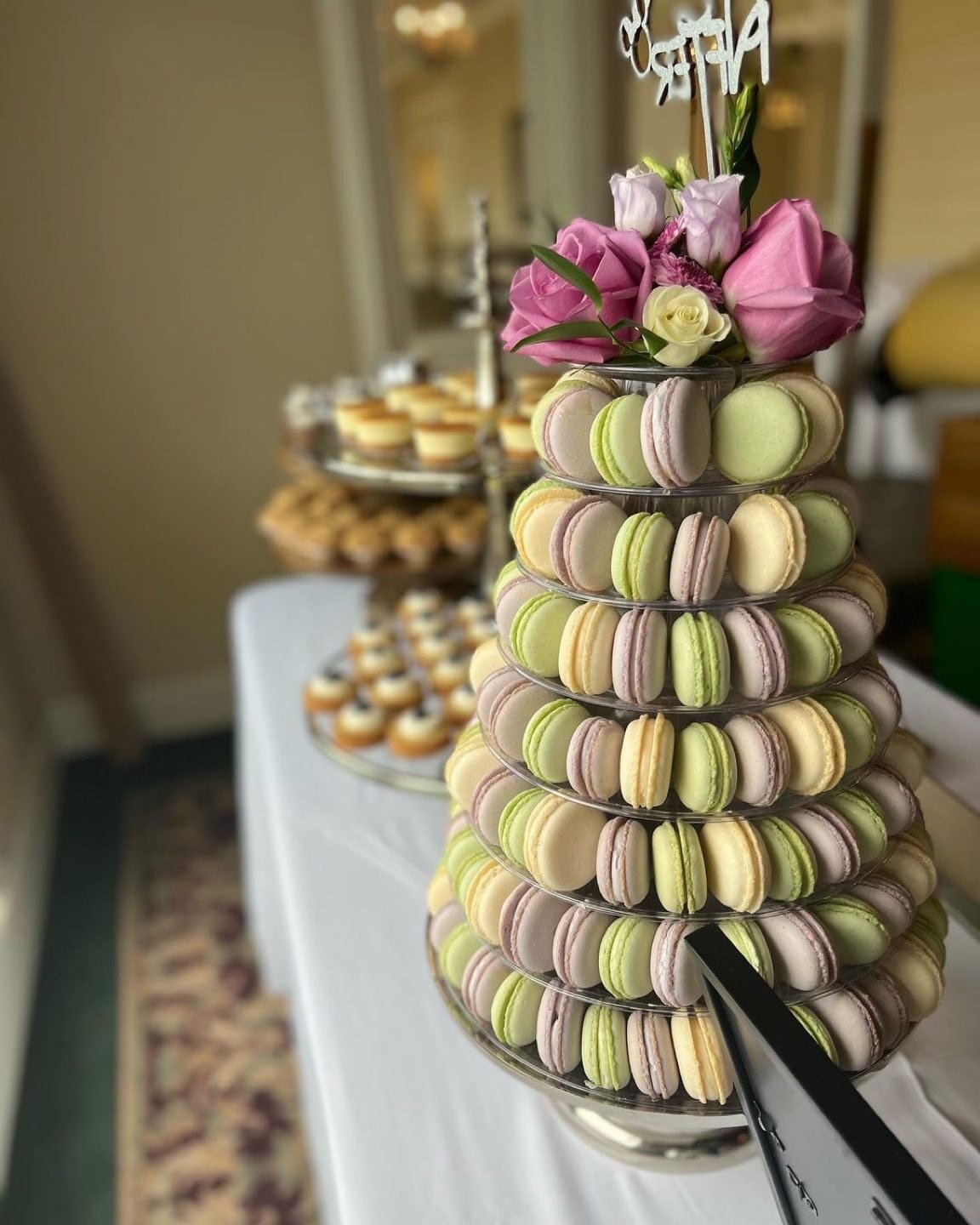 This is one sweet spread !! Make sure you don&rsquo;t miss contacting all of our Mackinac vendors when getting #marriedonmackinac Created by the pastry chef&rsquo;s at @bellaedolce !