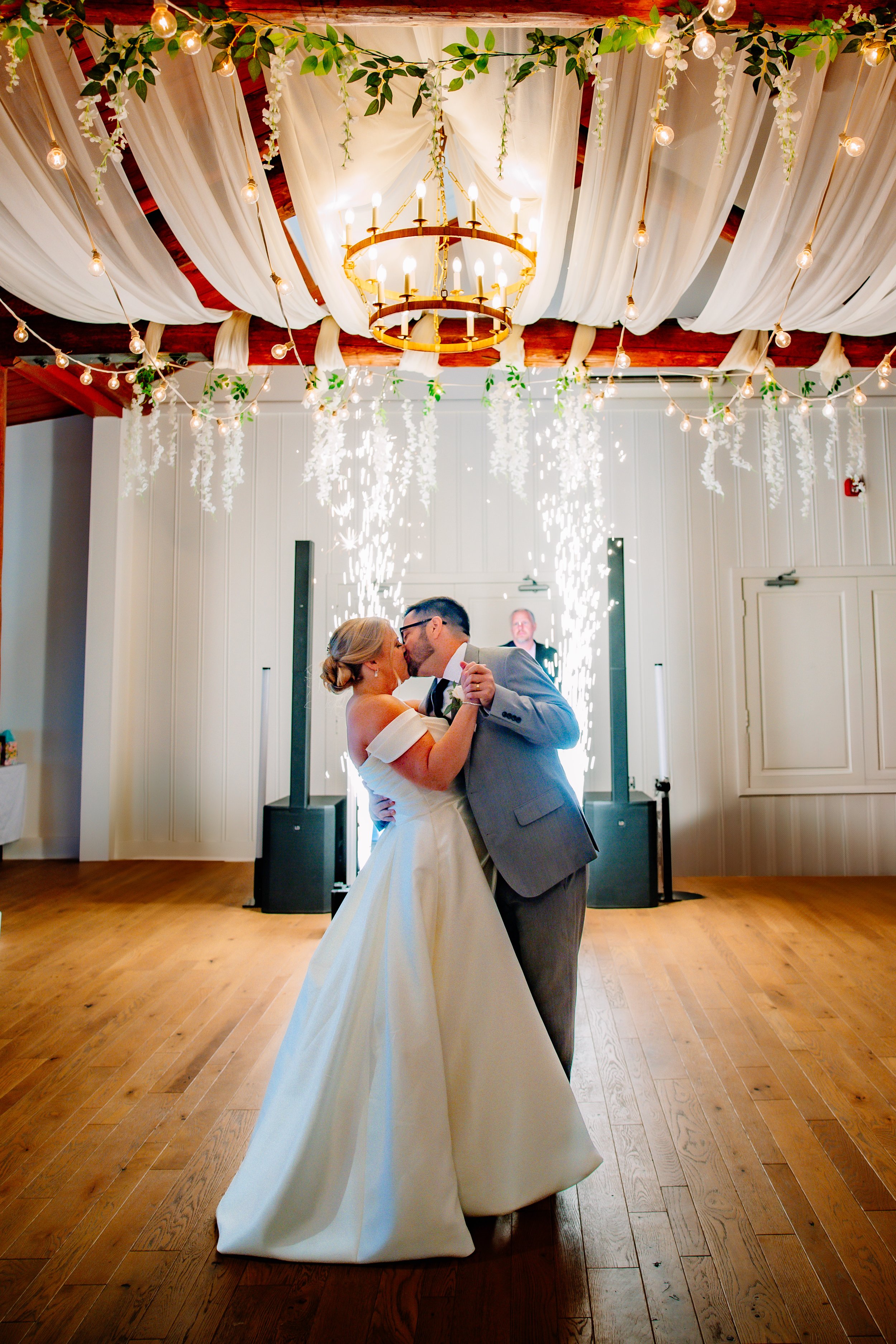  Disc Jockeyes &amp; Musicians  