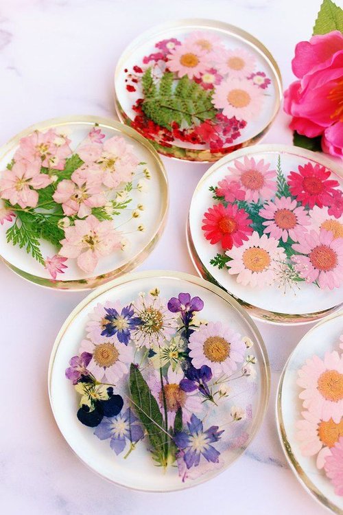 How to Preserve Flowers in Resin _ eHow_com.jpeg