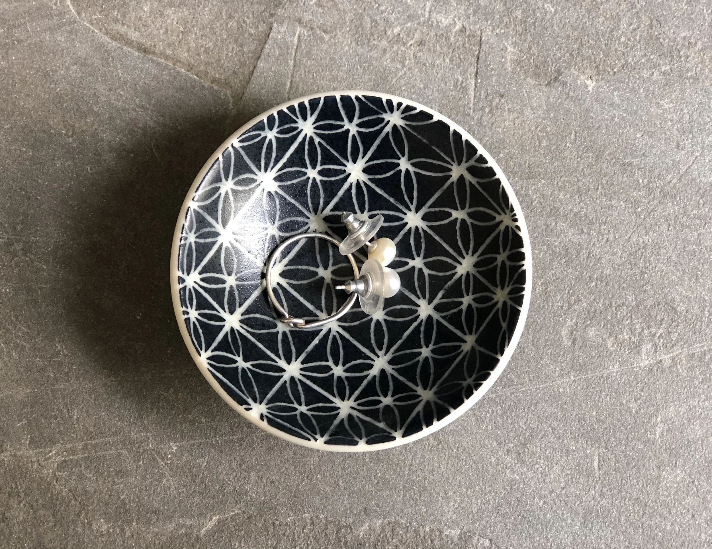 Mini Bowl With Carved Geometric Pattern