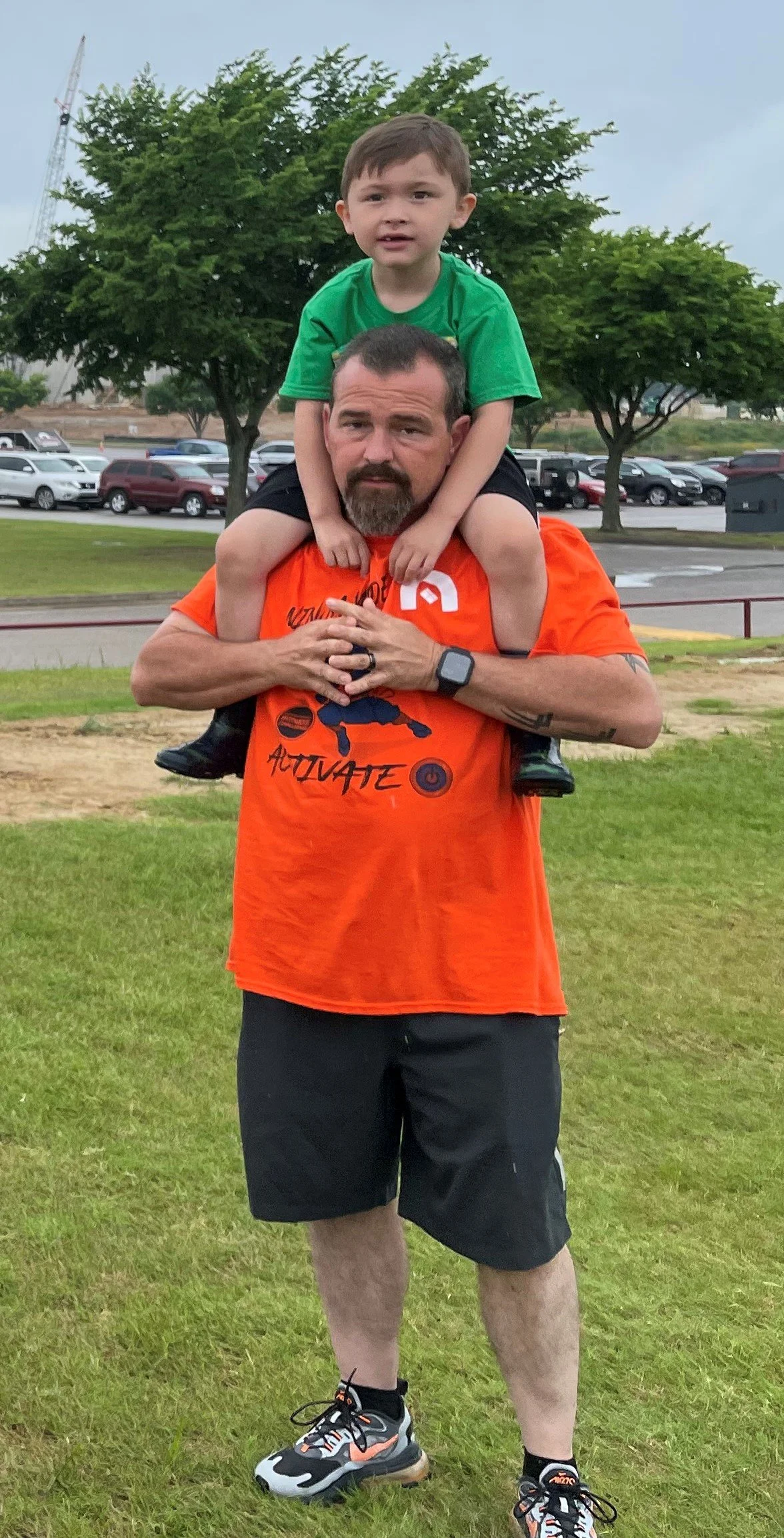 novo kid on shoulders.JPG