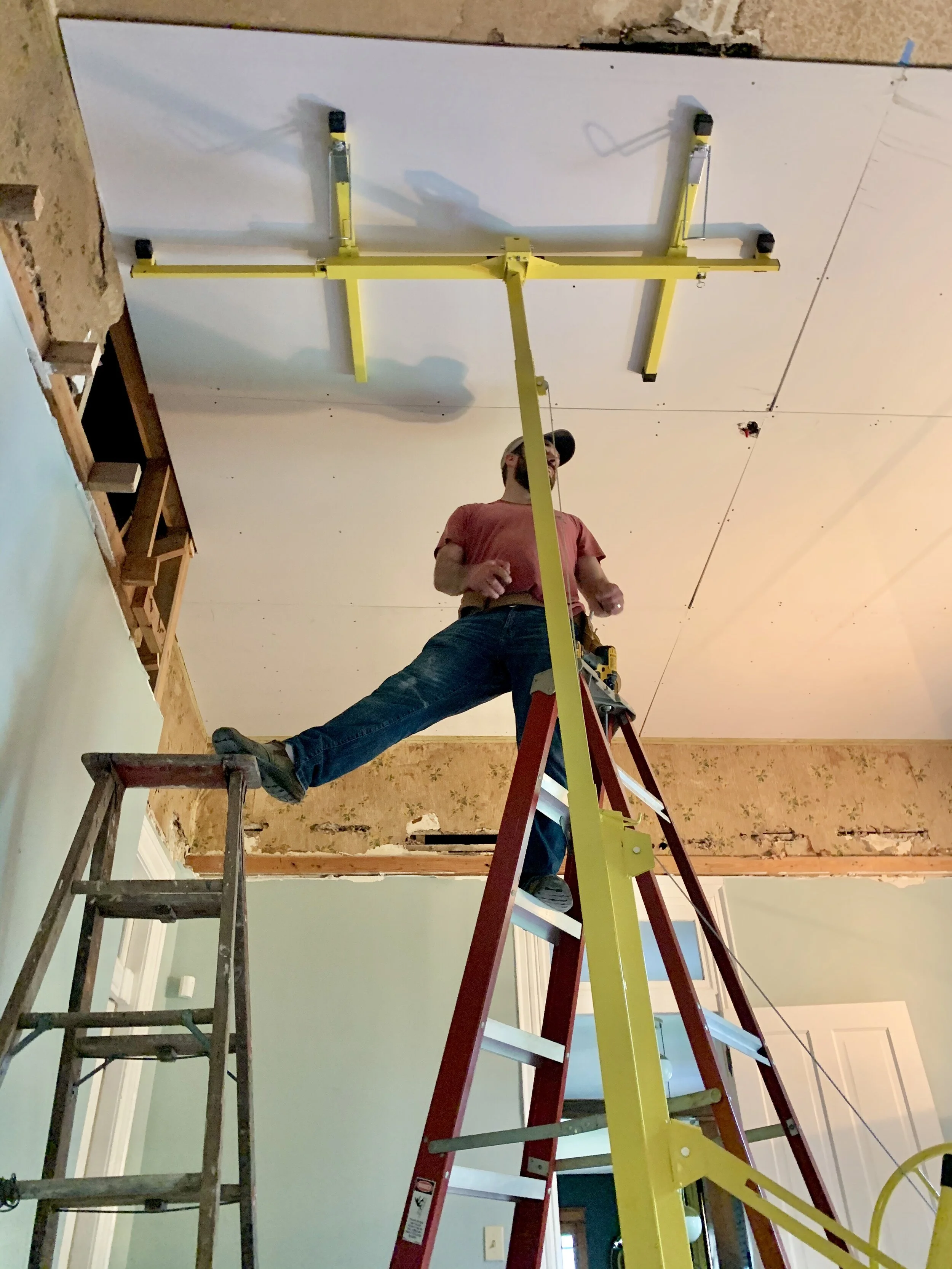 Using drywall lift for ceilings Ep2 — Katherine Forbes