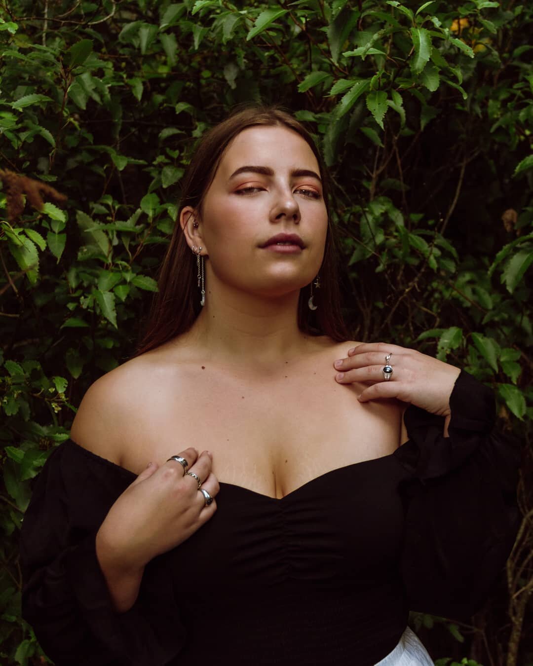 The gorgeous @_courtneyyep from @bellemodels_nz . Courtney was the so fun to work with.  We ended up scrambling up a hill to find the perfect trees which has payed off I think! 😊
.
.
.
.
.
.
#nzmodel #curvymodels #nzfashion #wellingonphotographer #n