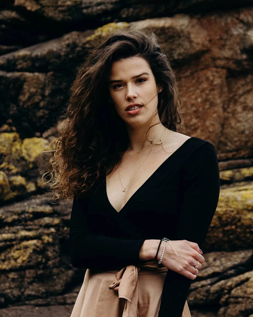 If your ever stuck for inspiration, going for a walk in nature pretty much makes it impossible for me not to see a colour or texture I like! Photoshoot a few years back with the lovely @libertymarina 
.
.
.
.
.
#wellingonphotographer #nzphotographer 