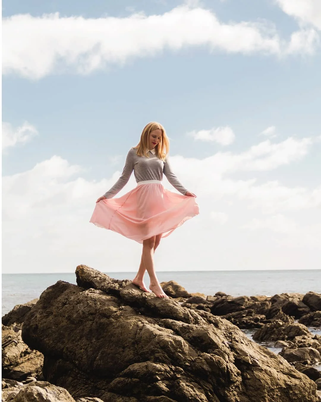 Something a little softer than usual, for the lovely @thekatiewatt last weekend! Trying out using different colours and ways of displaying photos never fails to get my creative juices flowing! 
.
.
.
.
.
.
#portraitphotography #wellingtonnz #wellingo