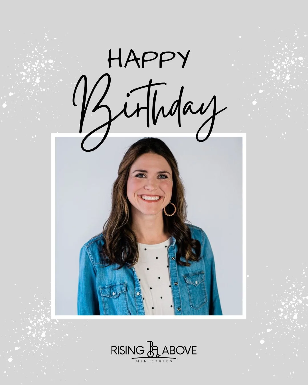 🎉🥳 It&rsquo;s time to celebrate the one who makes us sound amazing &mdash; Happy Birthday, DeAnna Hammond! 🥳🎉

DeAnna is the creative genius behind all things Media &amp; Marketing here at Rising Above. From clever captions to perfectly polished 