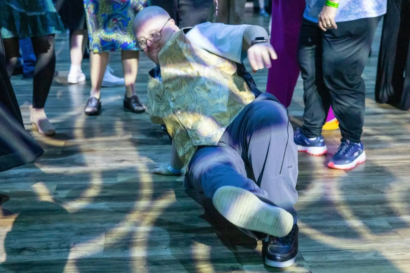 Take this photo as your sign to go check out the album of prom photos on the Rising Above Facebook page! What a night! 👑💫🪩