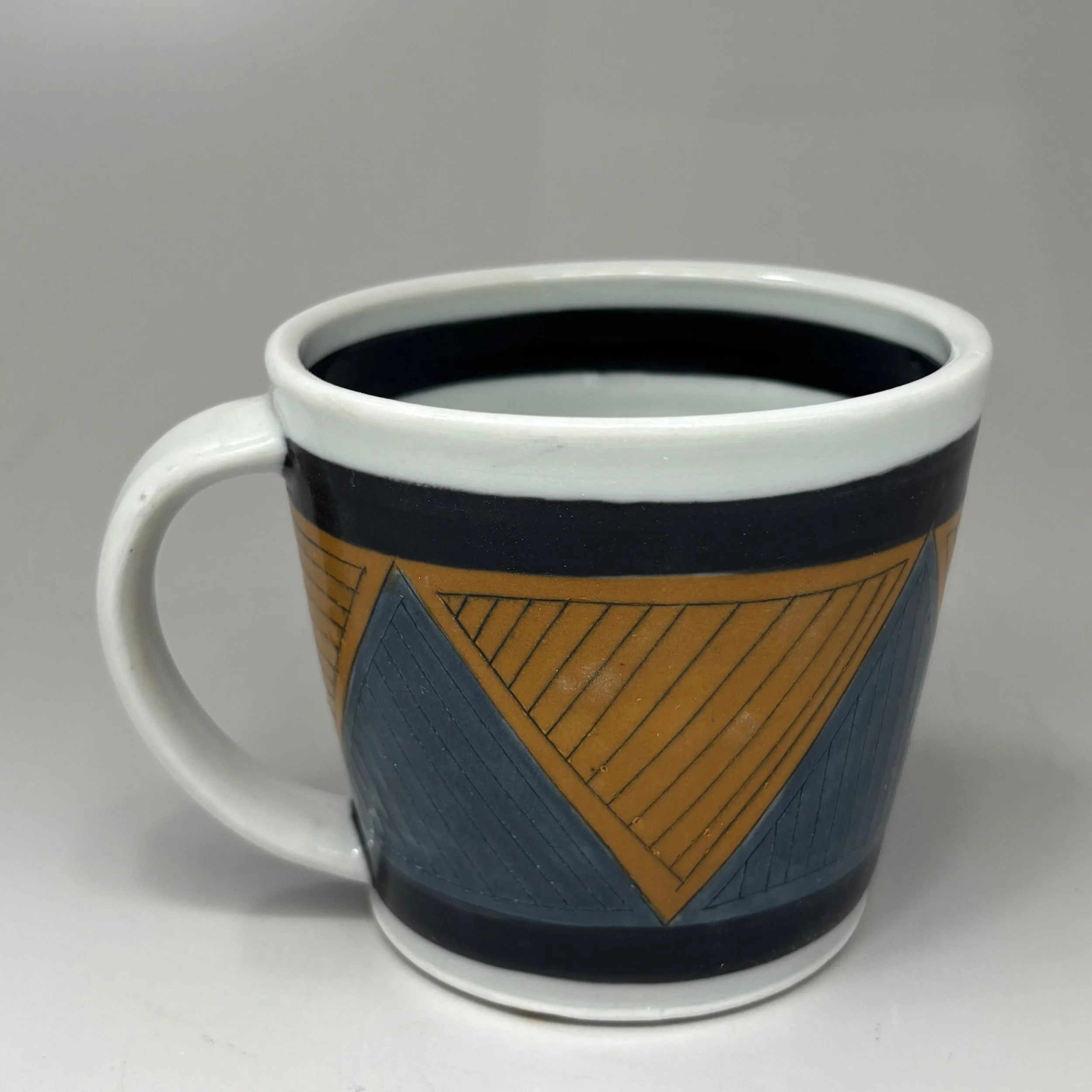 Mug w/Brown & Tan Triangular areas