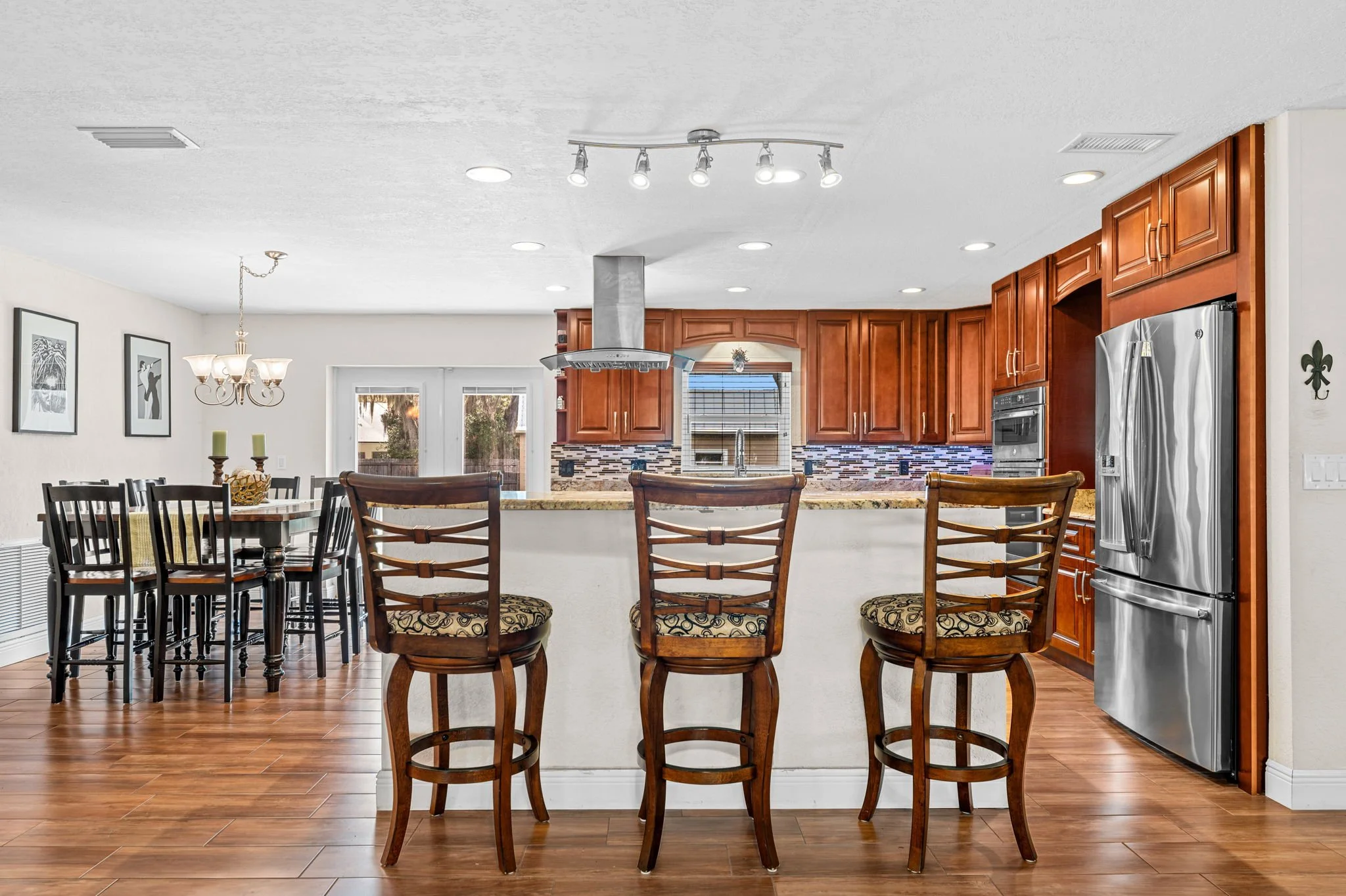 kitchen 2.jpg