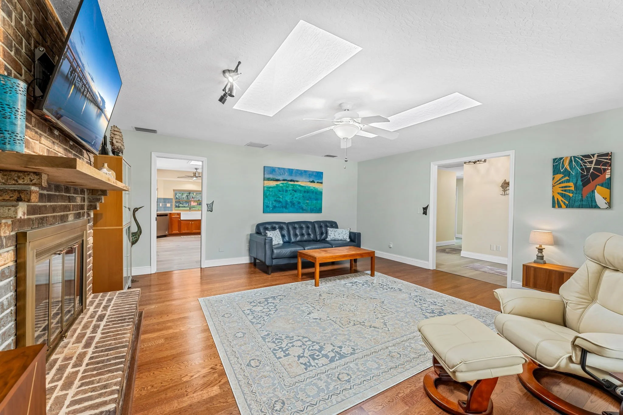 Livingroom 3.jpg