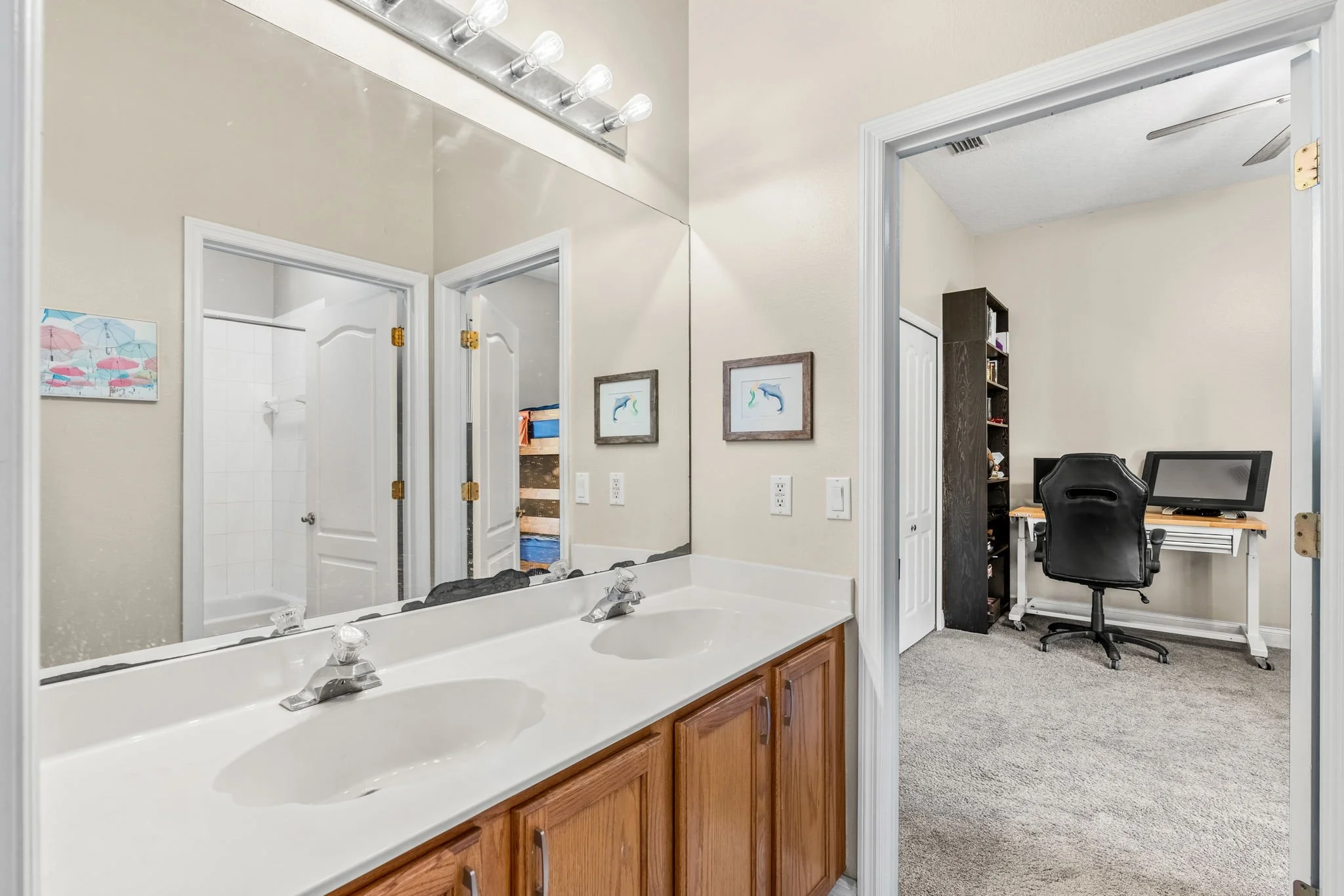 bathroom 2-2 - jack & jill bath.jpg