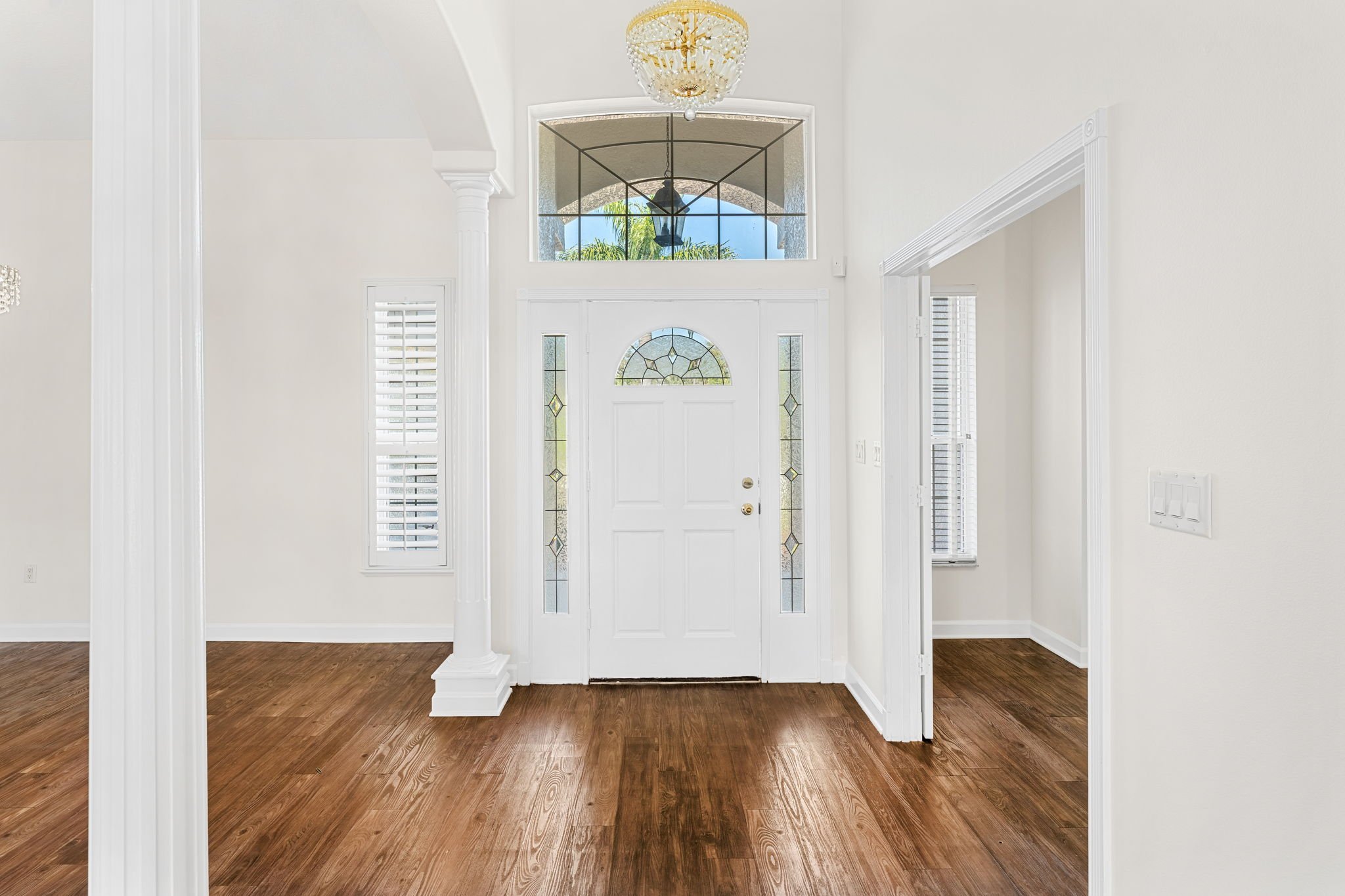 foyer 1.jpg