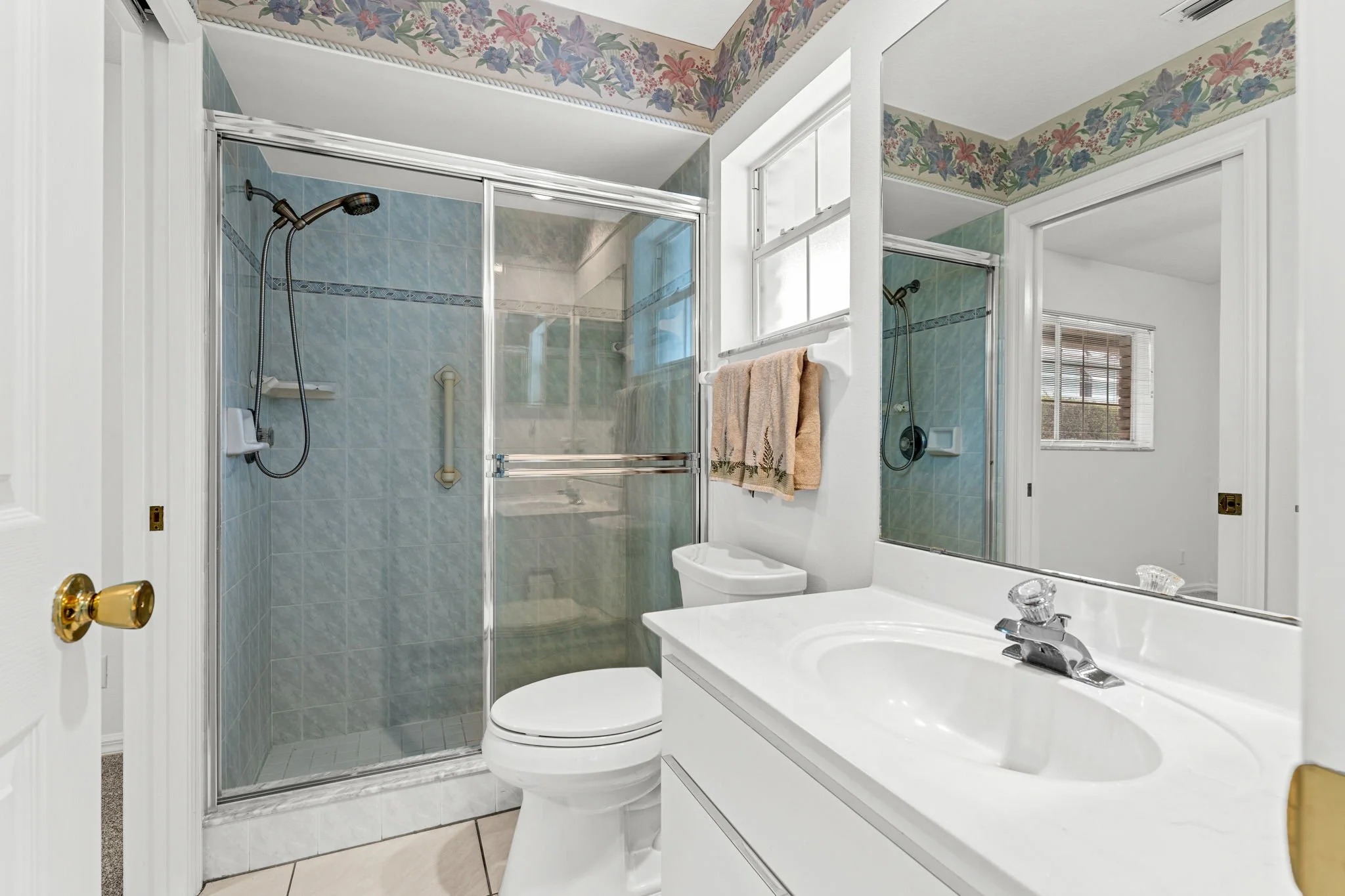 bathroom off of bedroom 3.jpg