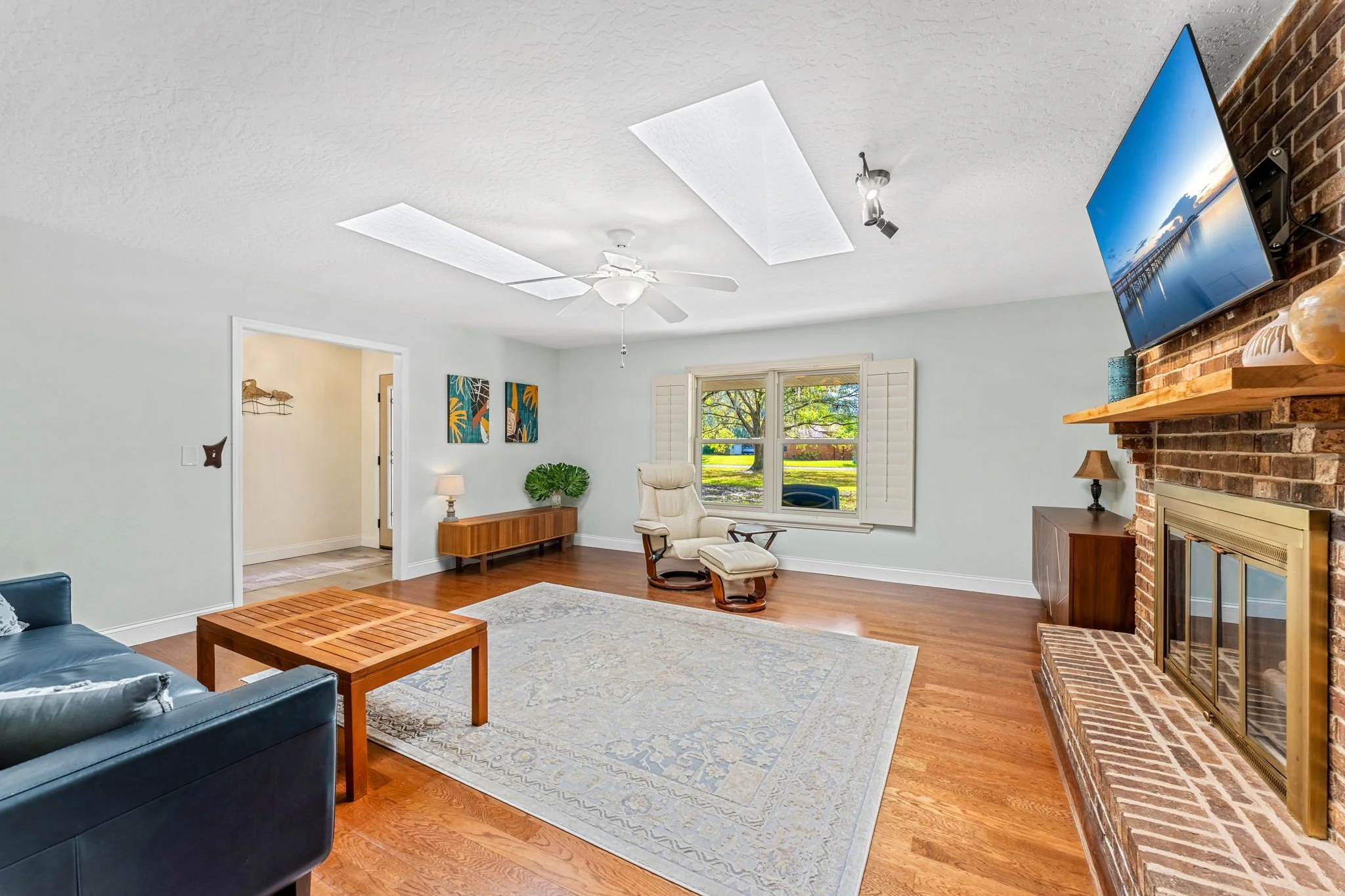 Living Room 1.jpg