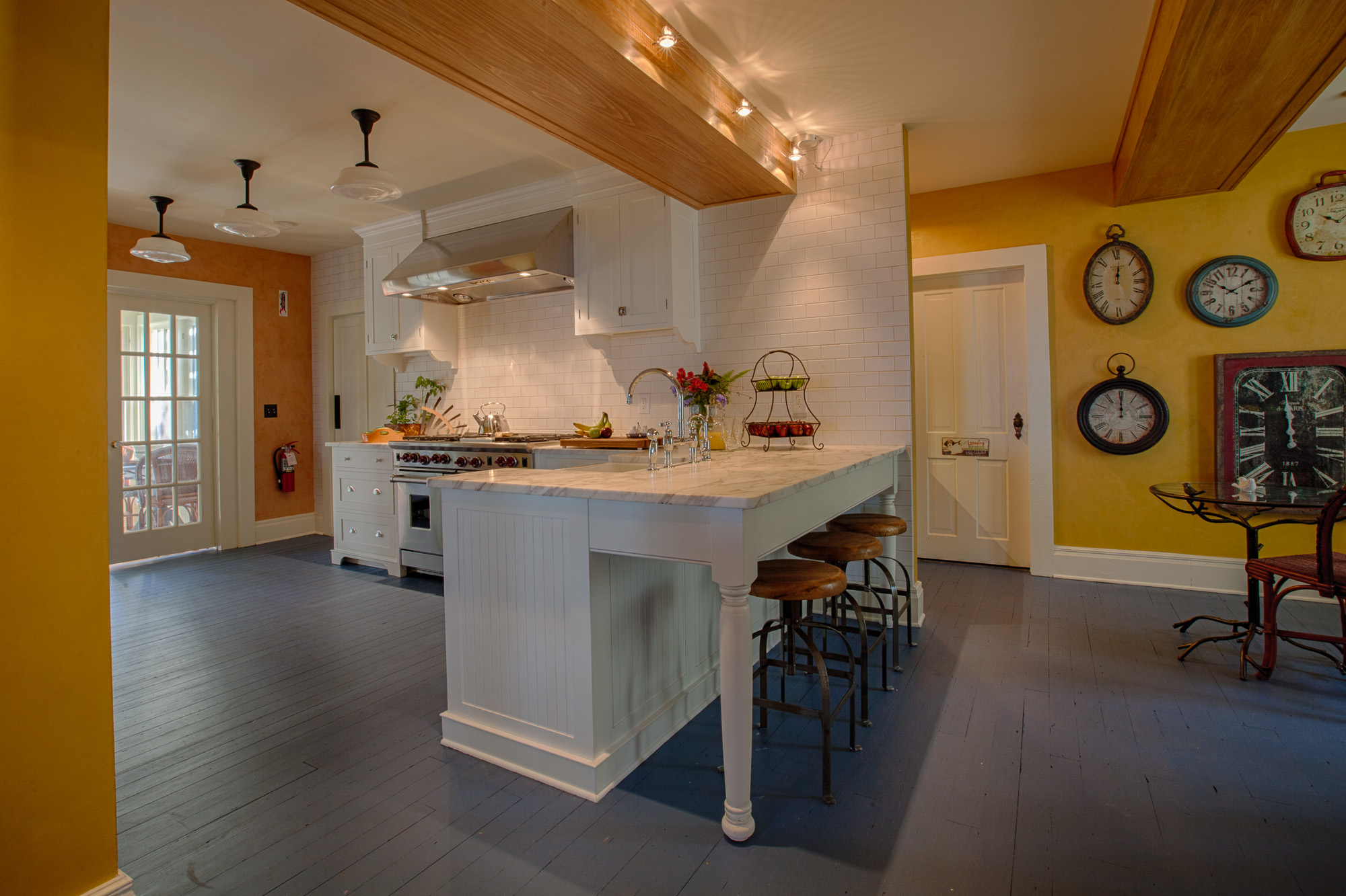 Downstairs Kitchen 2.jpg