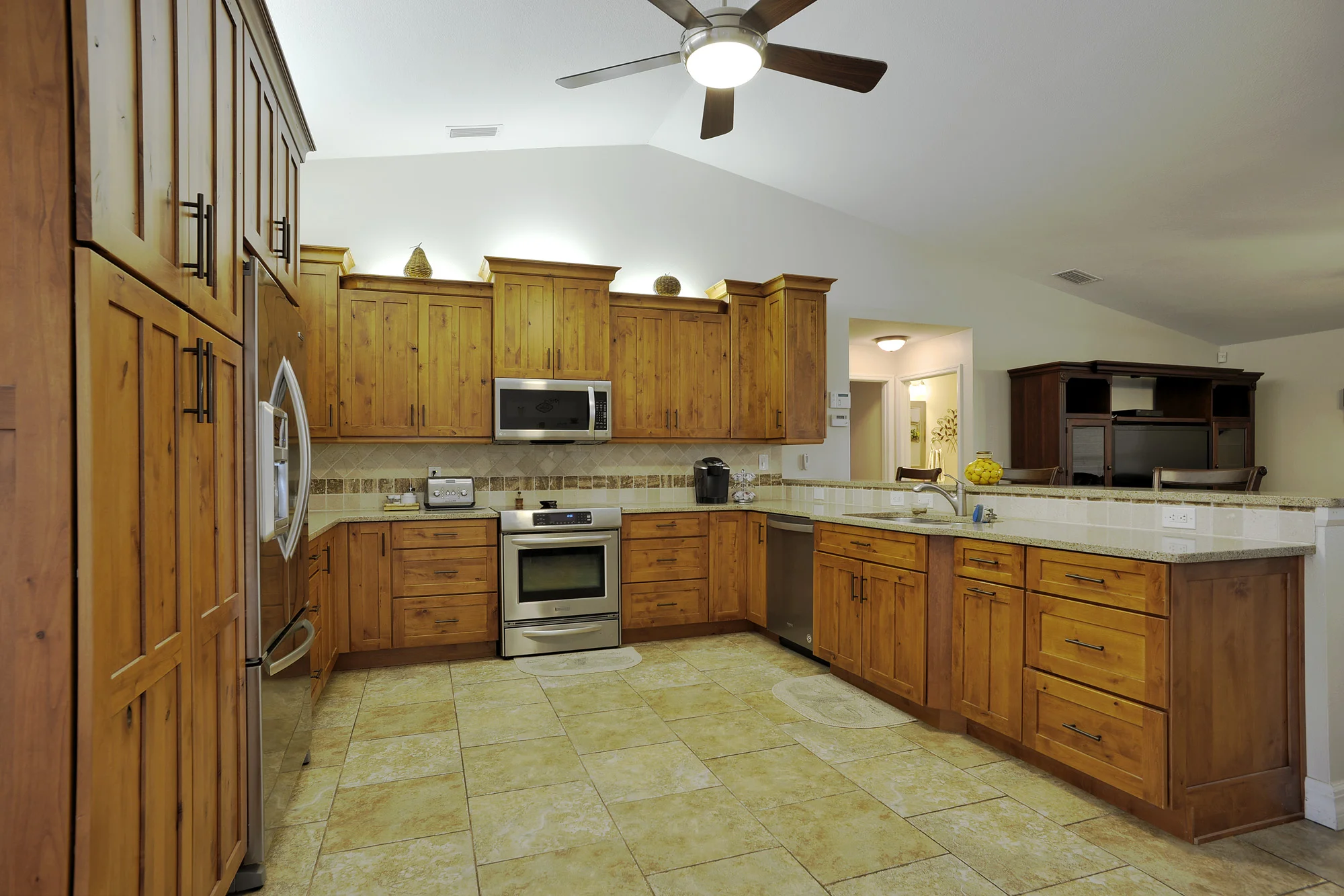 kitchen 2.jpg