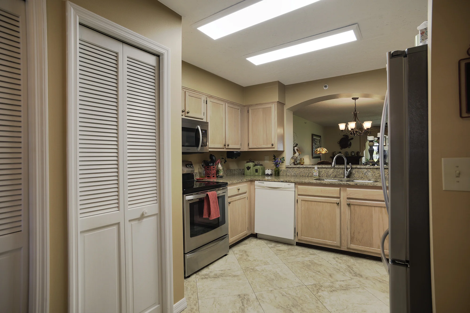 kitchen 2.jpg