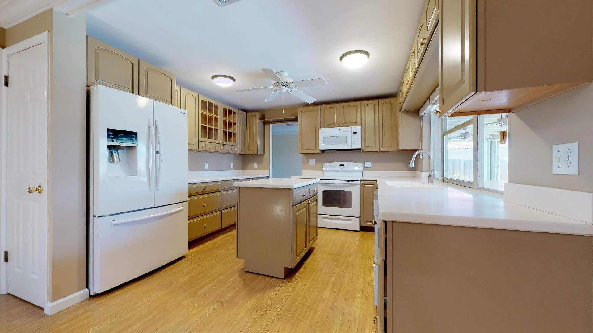 kitchen 1.jpg