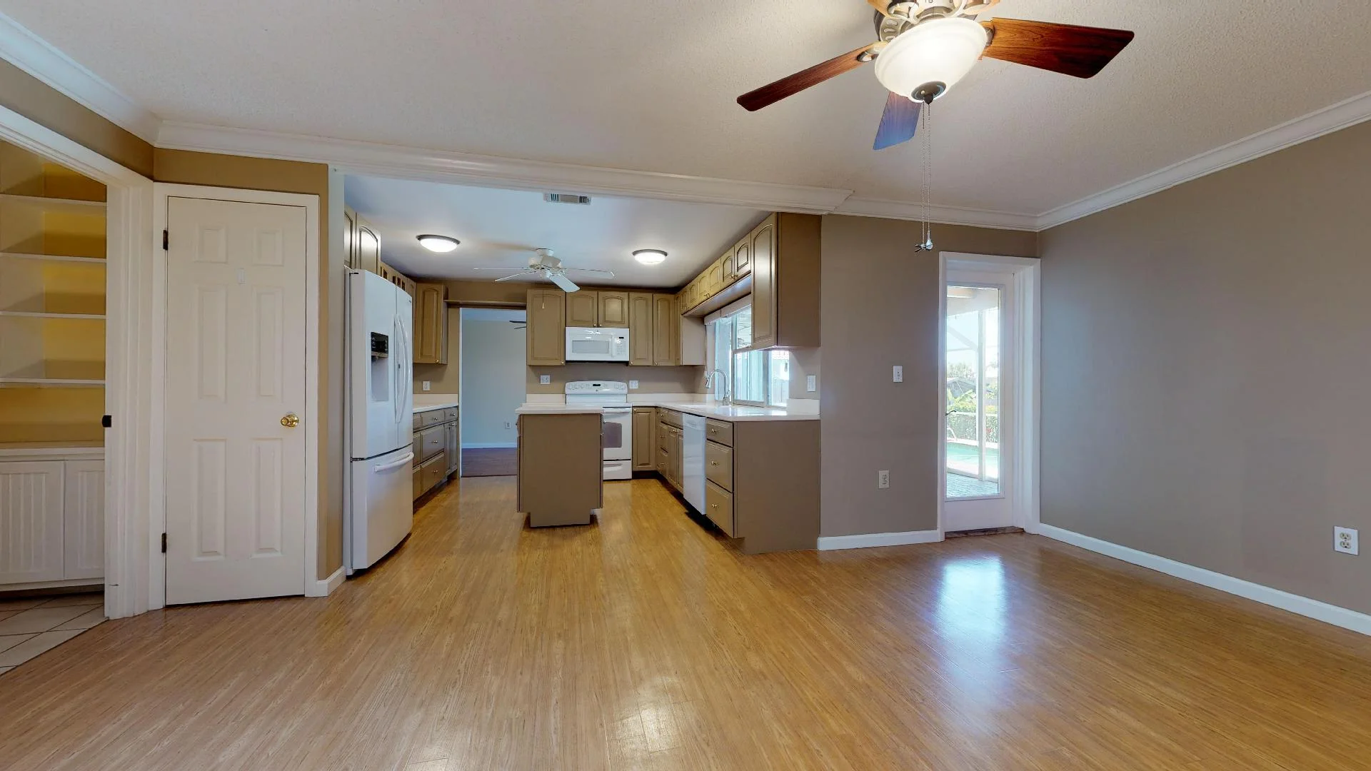 kitchen nook 2.jpg