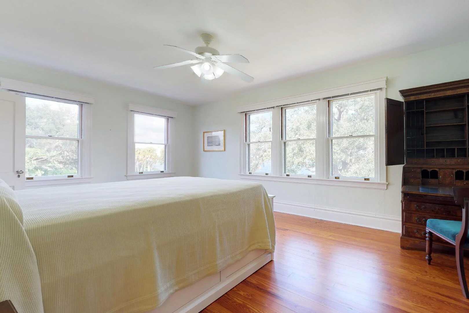 2nd floor guest bed 1.jpg