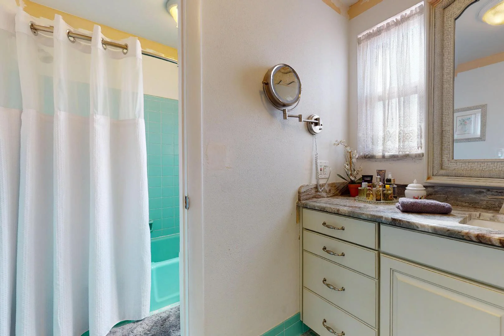 guest bath 1.jpg