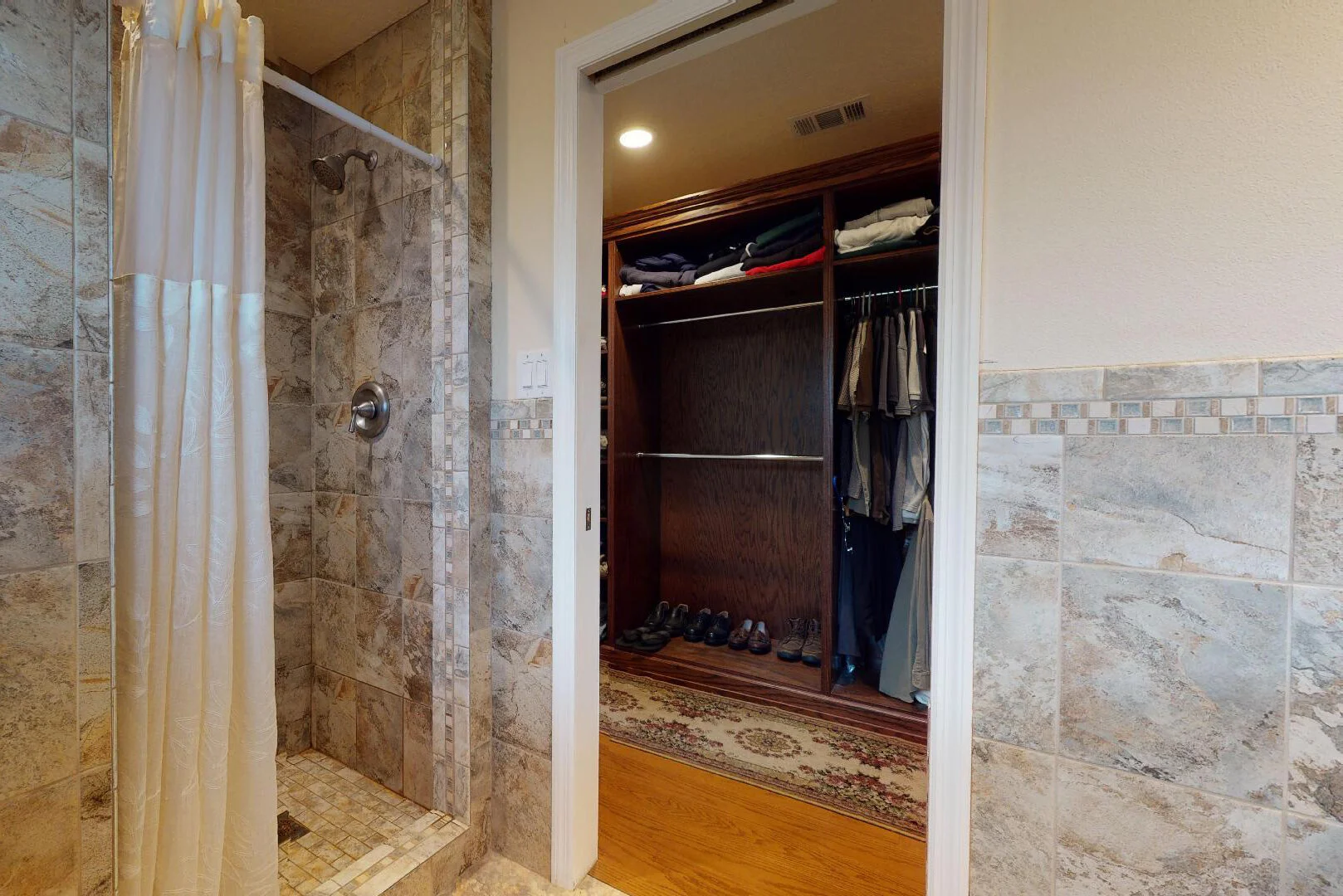 master bath 2.jpg