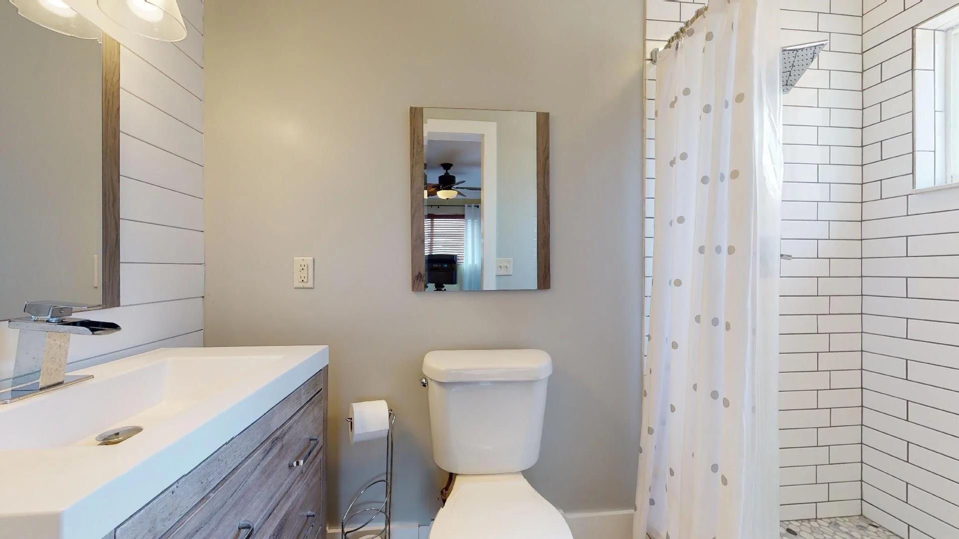 guest bed 2 bath.jpg