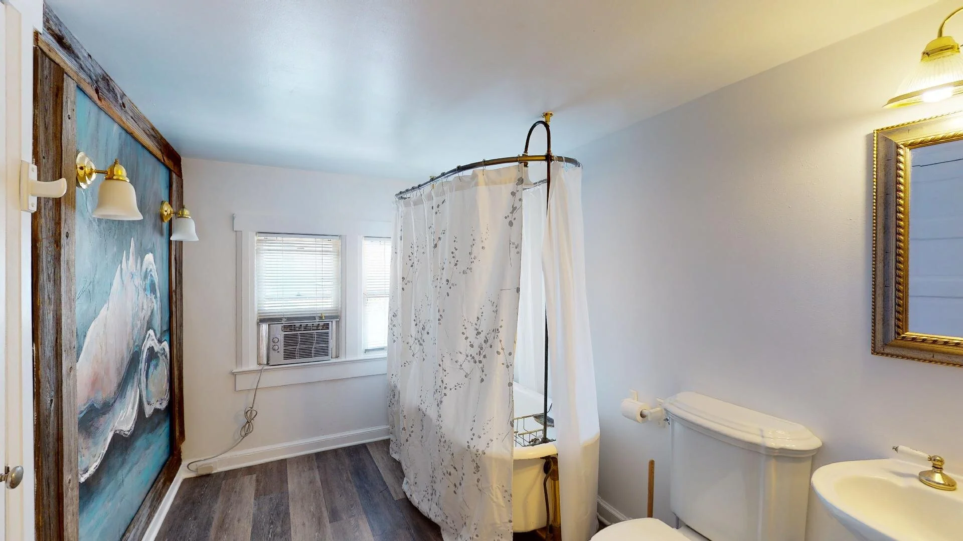 3rd floor bath 1.jpg