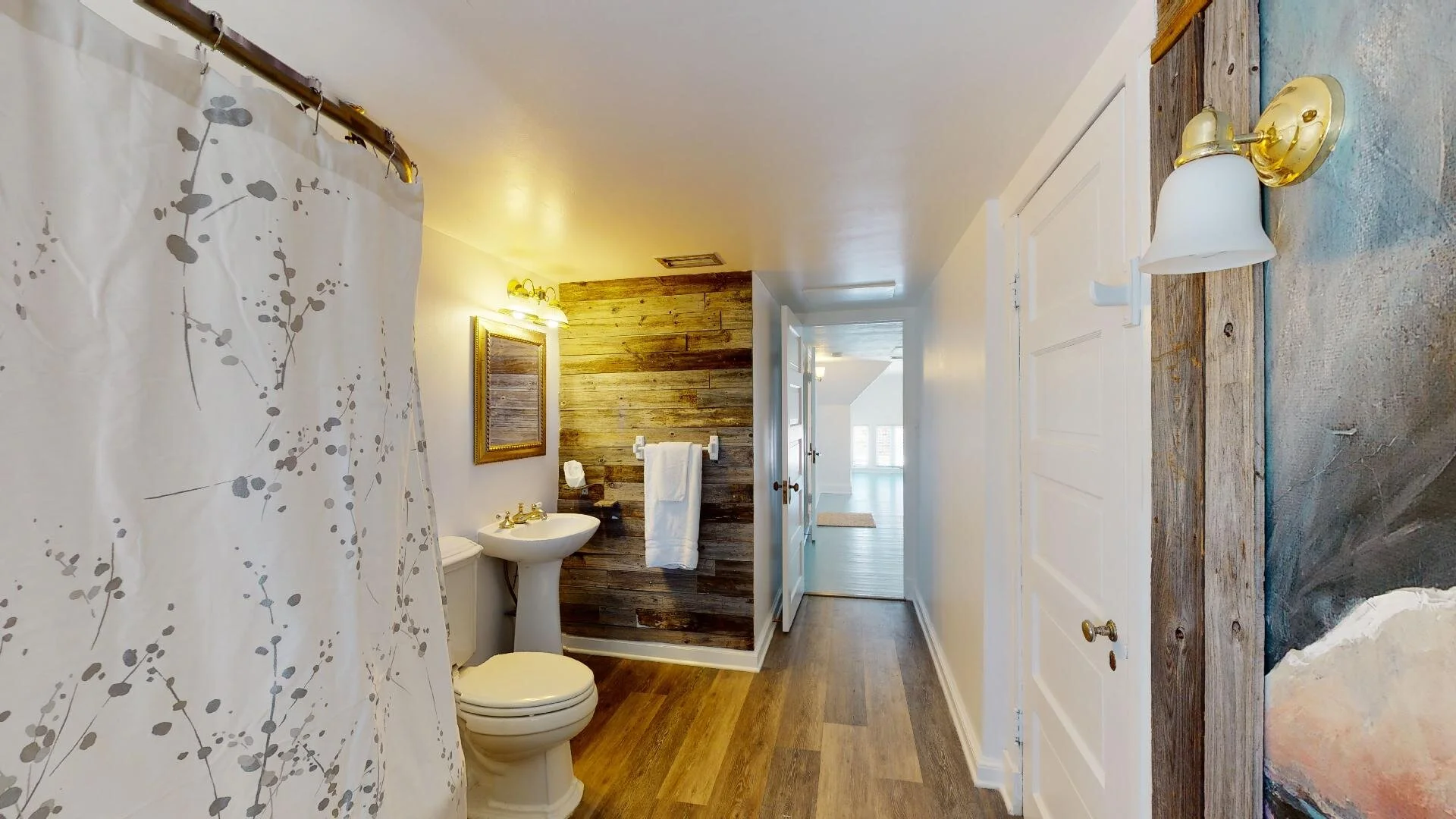 3rd floor bath 2.jpg