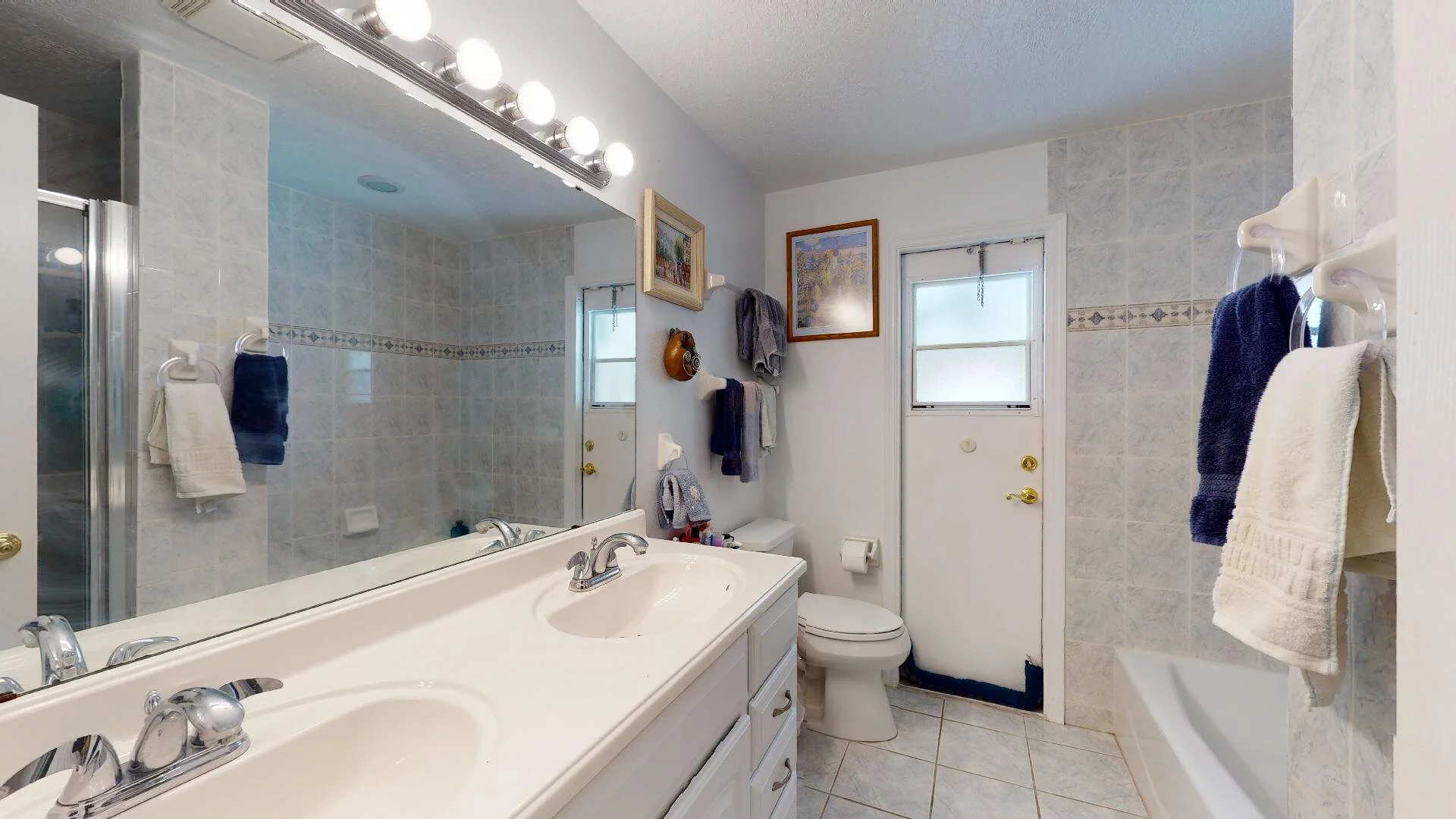 guest bath.jpg
