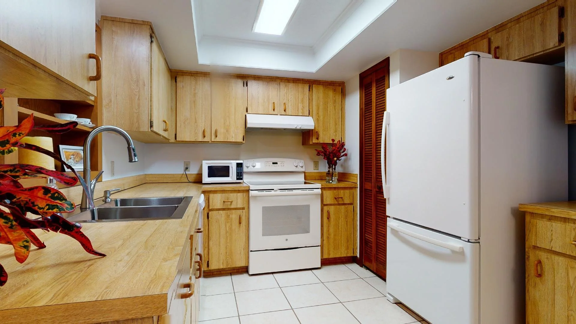 kitchen 1.jpg