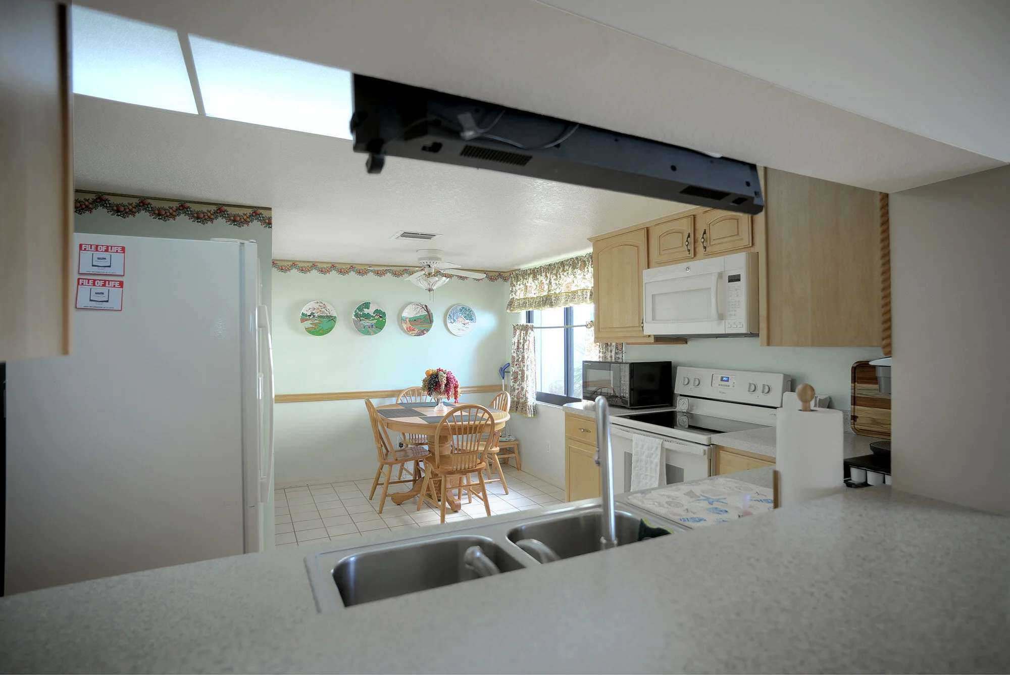 kitchen 1.jpg