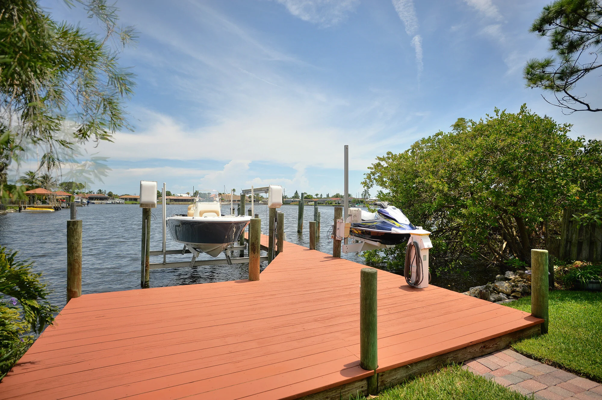 boat lift 1.jpg