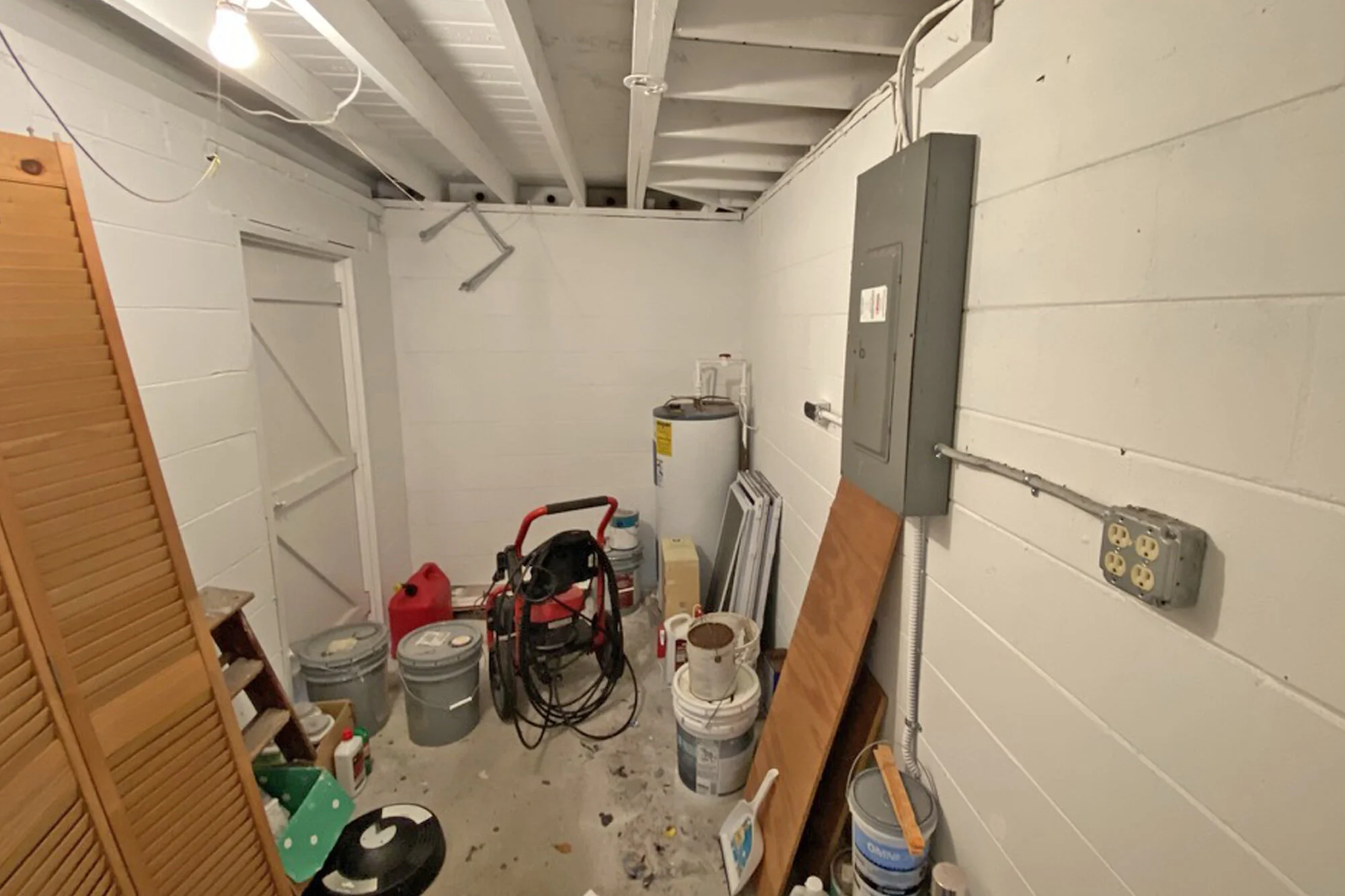 laundry utility room.jpg