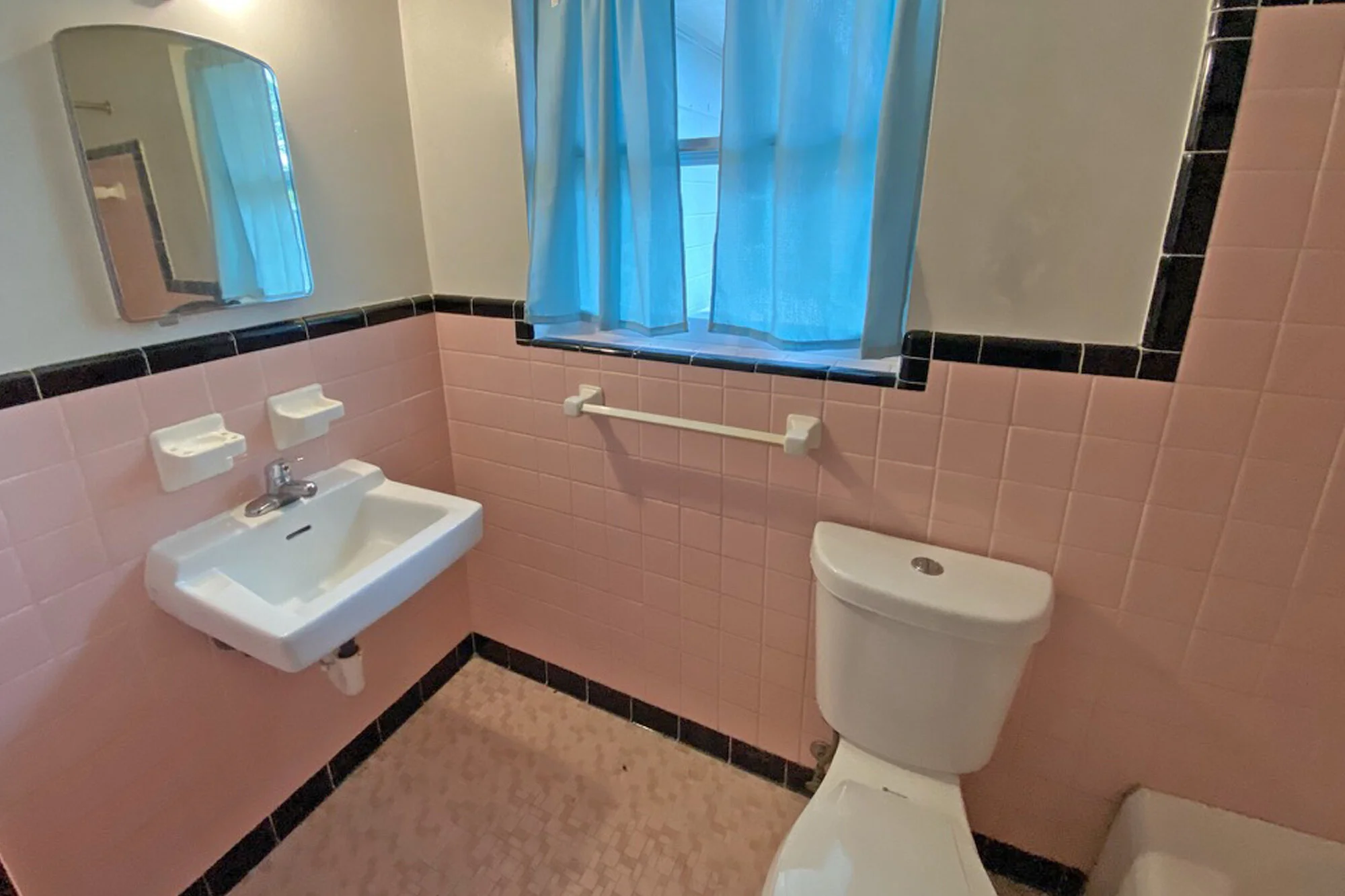hall bath.jpg