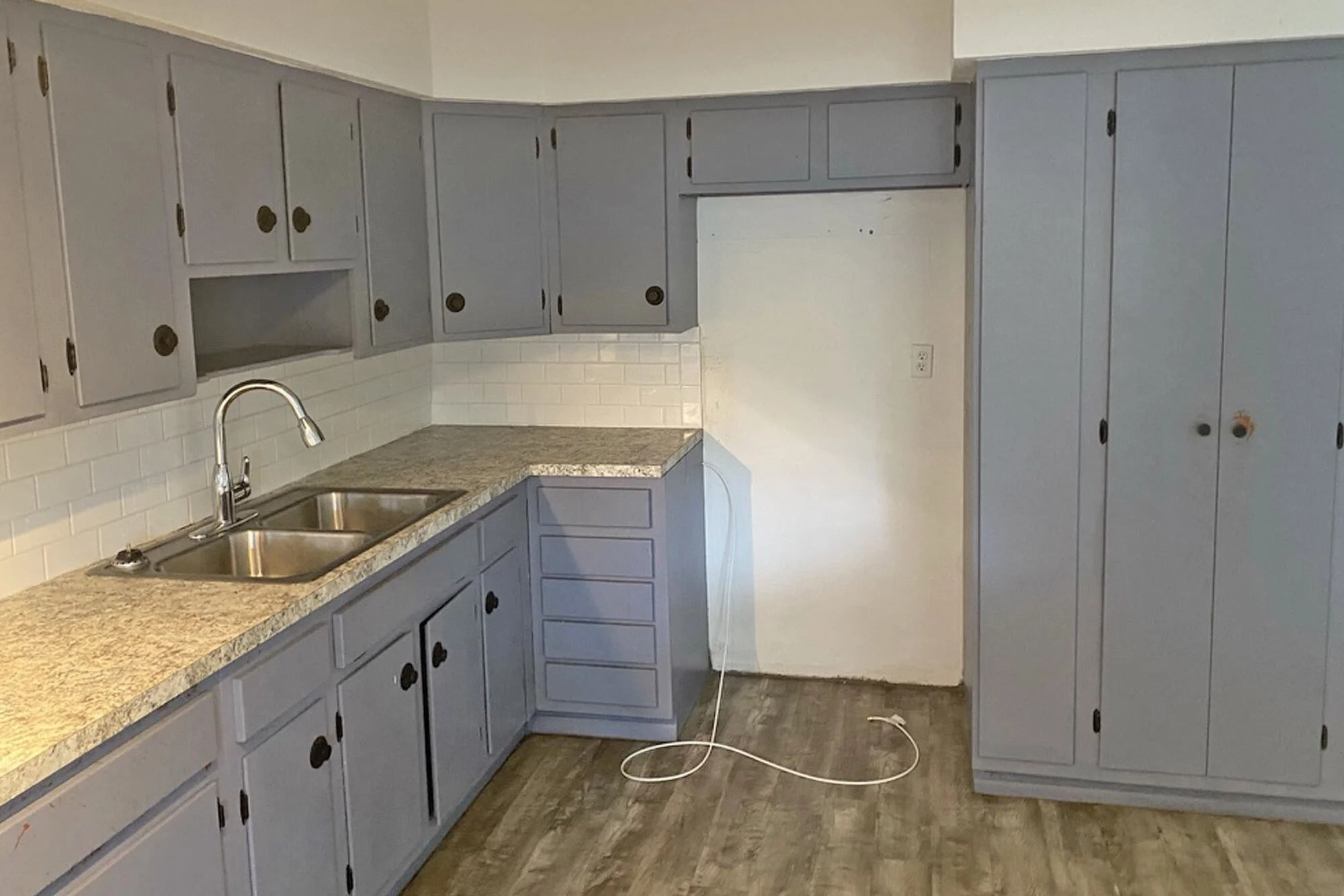 kitchen 2.jpg