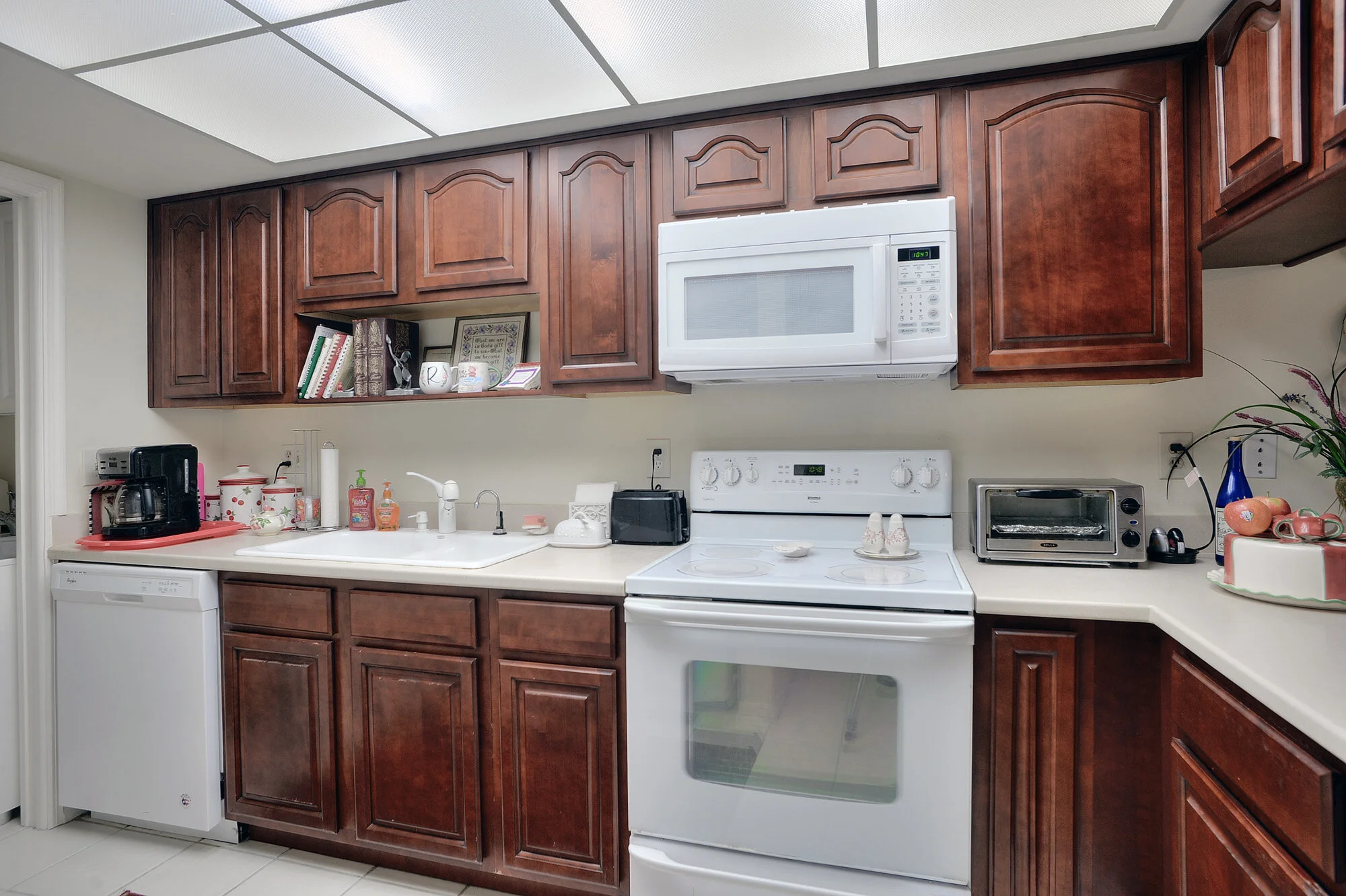 kitchen 2.jpg