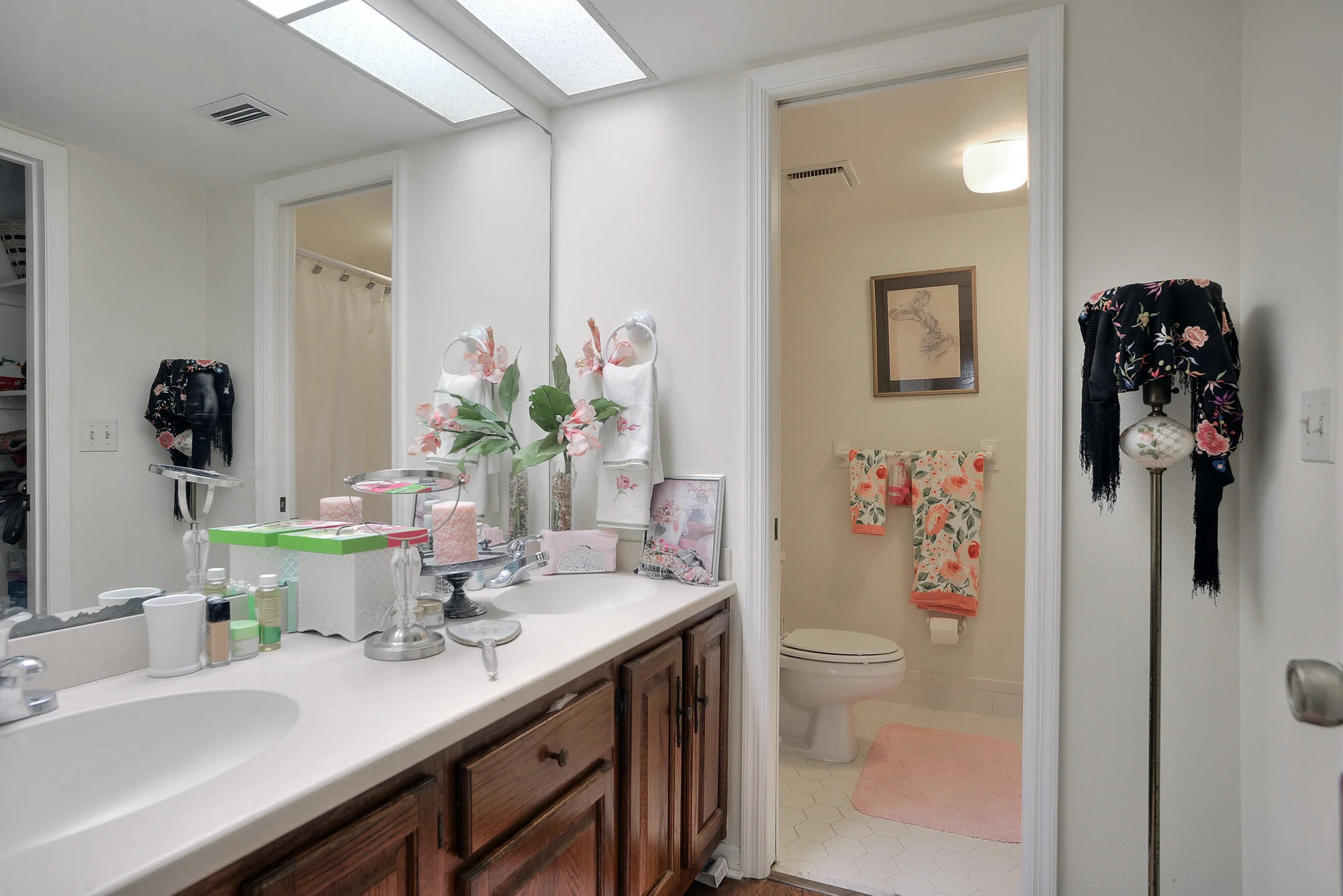 MASTER BATH.jpg