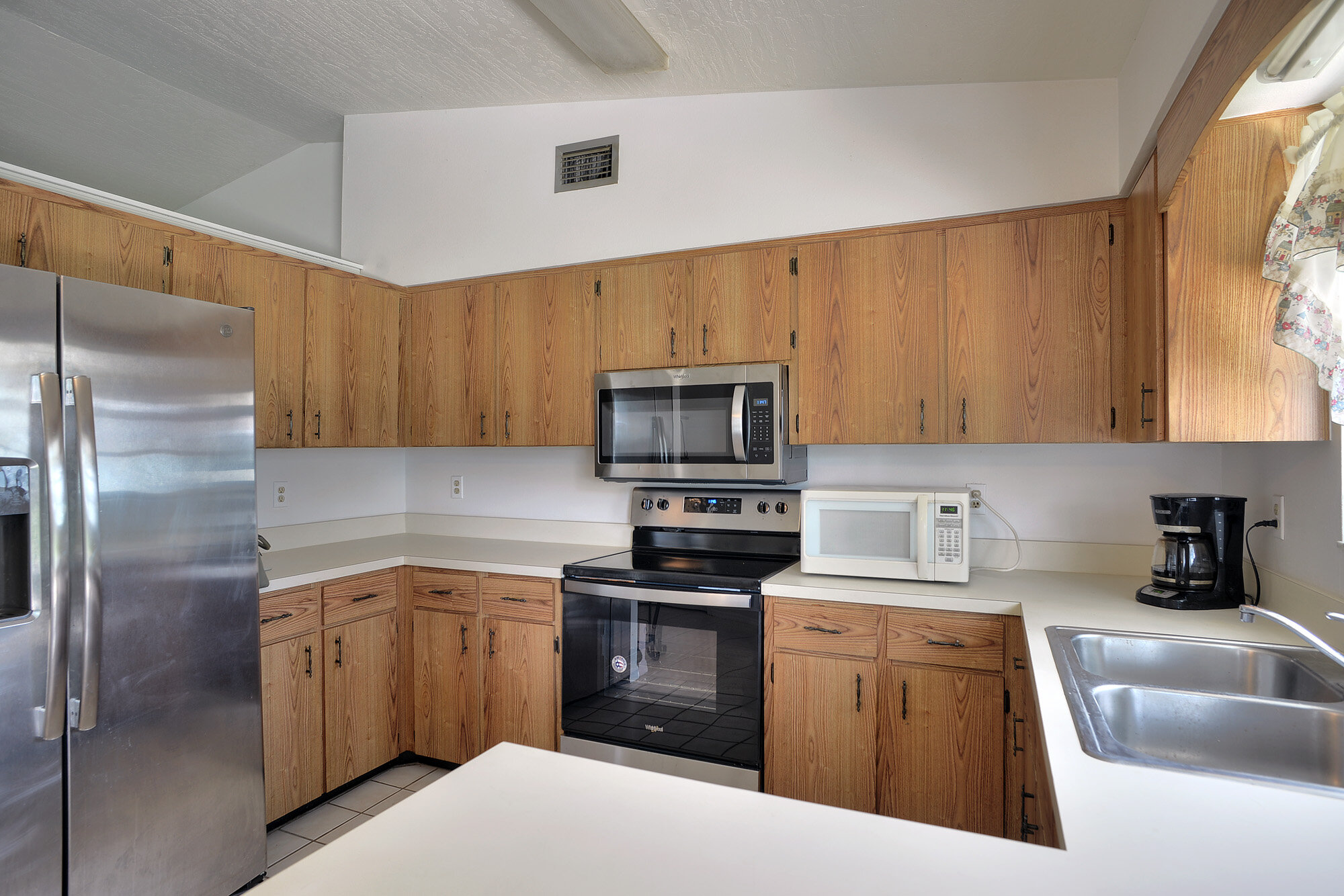 kitchen 1.jpg