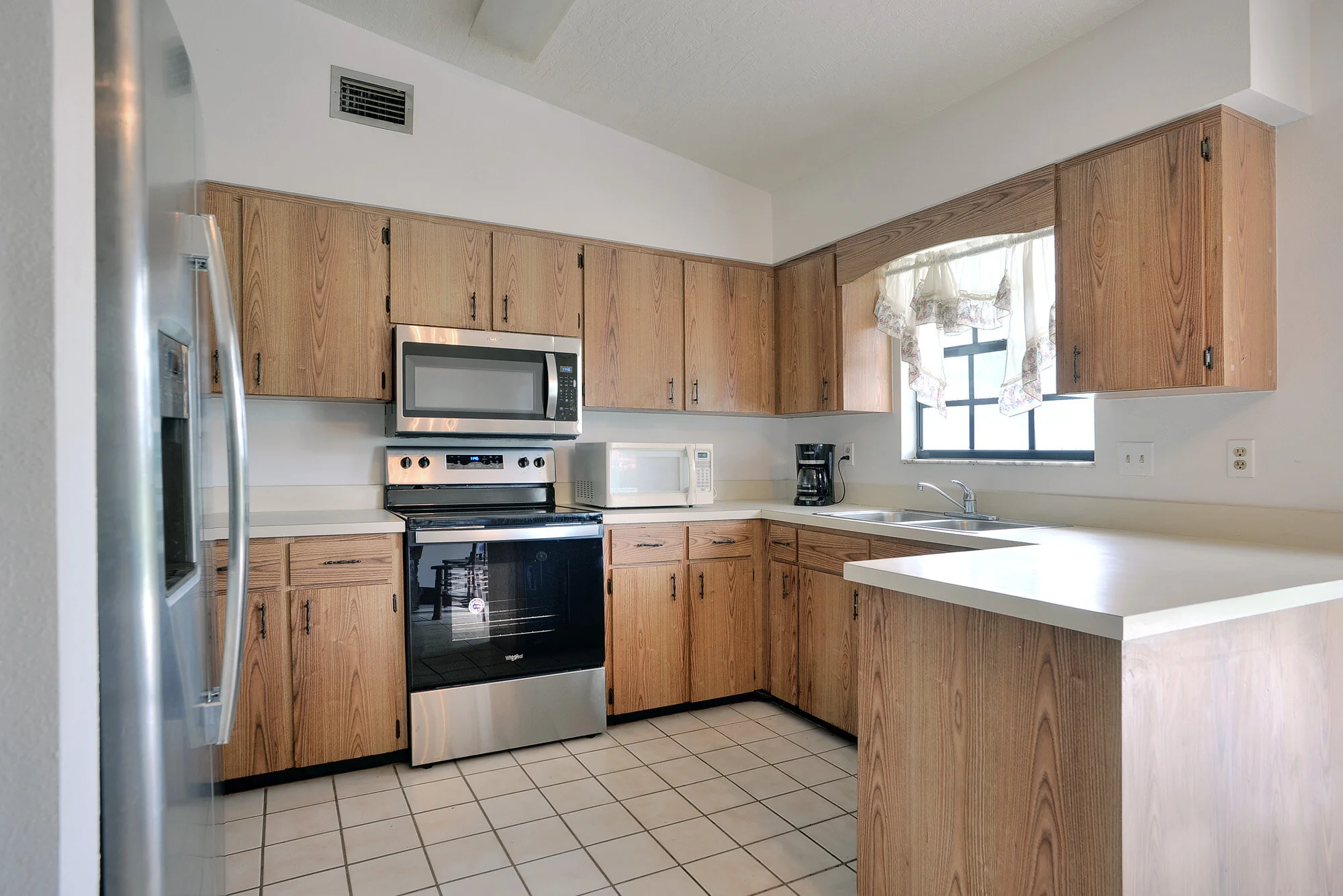 kitchen 2.jpg