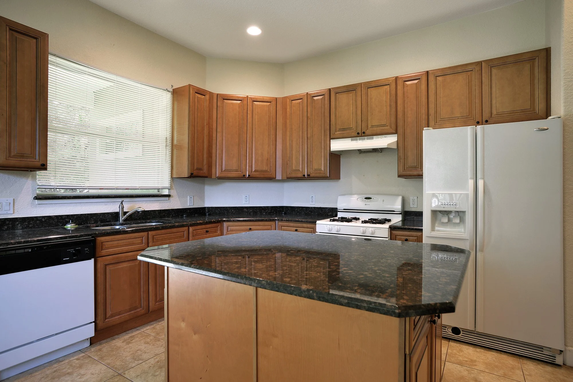 kitchen 2.jpg
