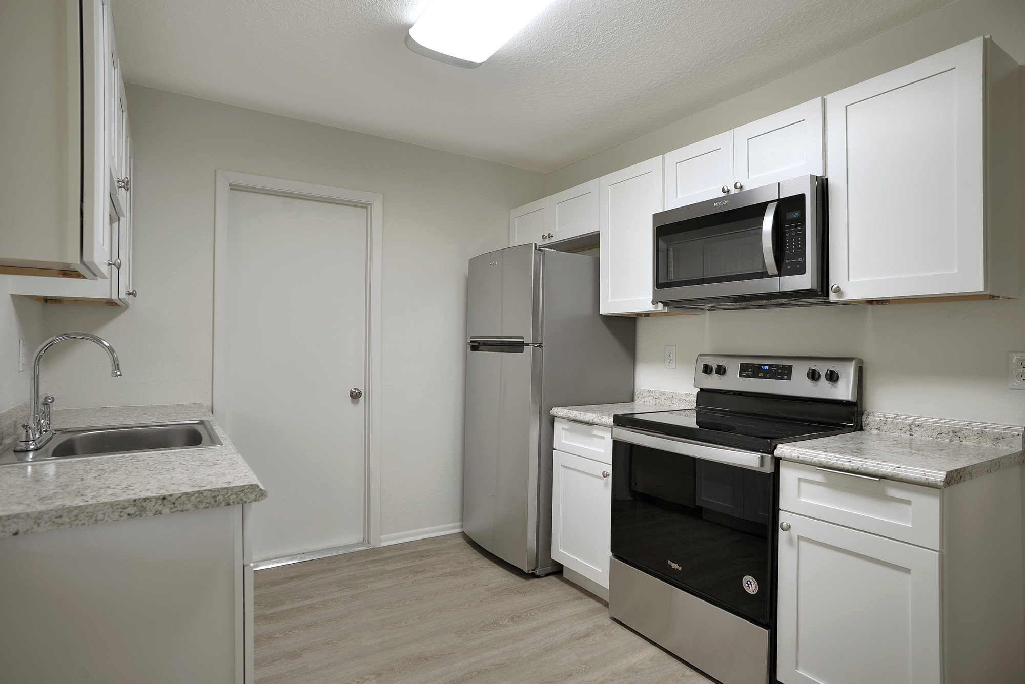 kitchen 1.jpg
