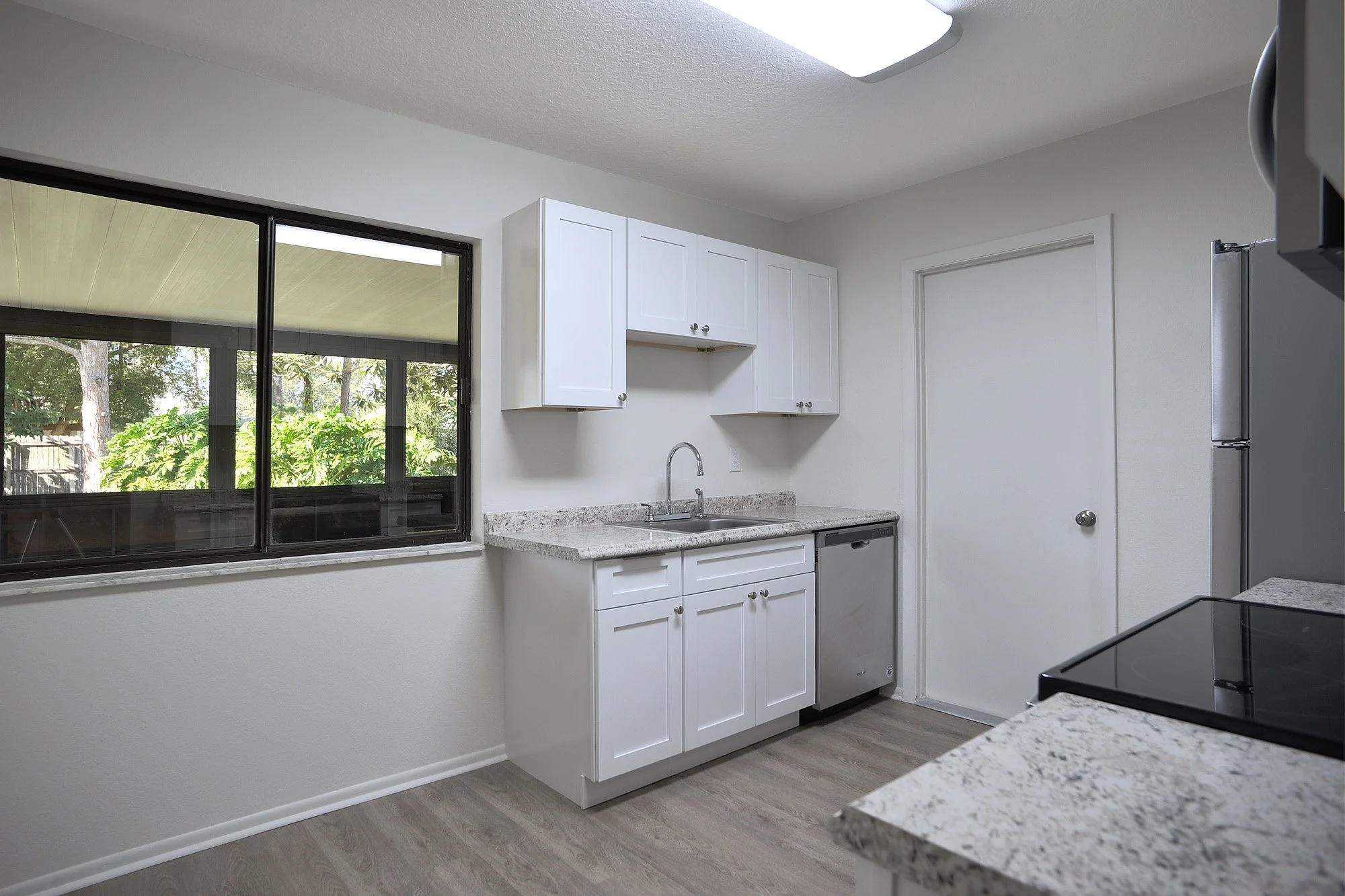 kitchen 2.jpg