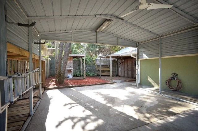 detached garage.jpeg