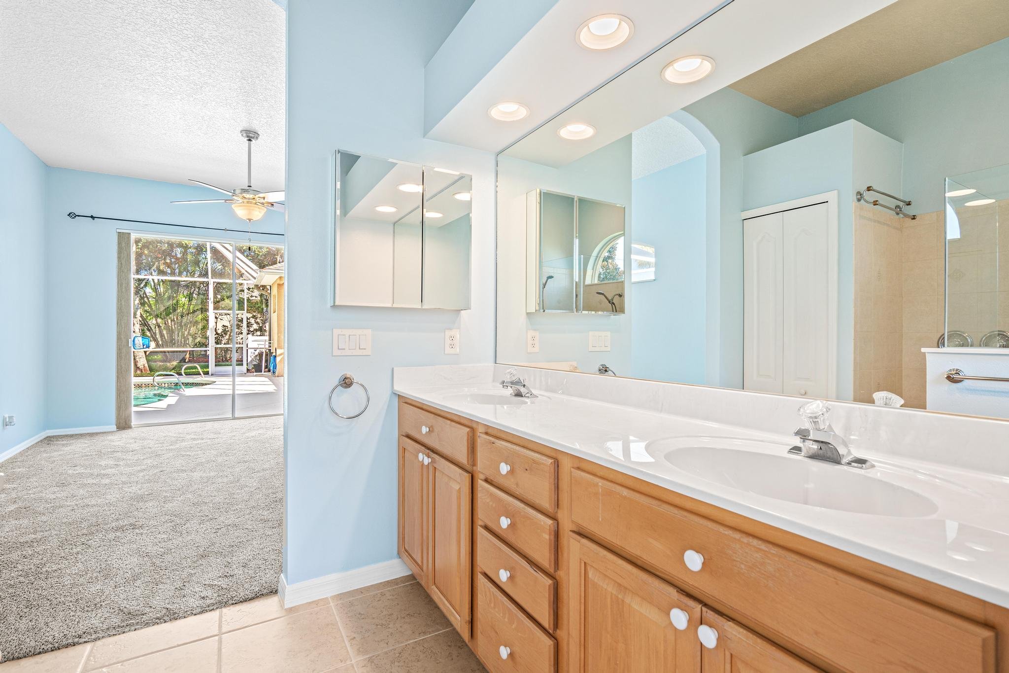 master bathroom 4.jpg