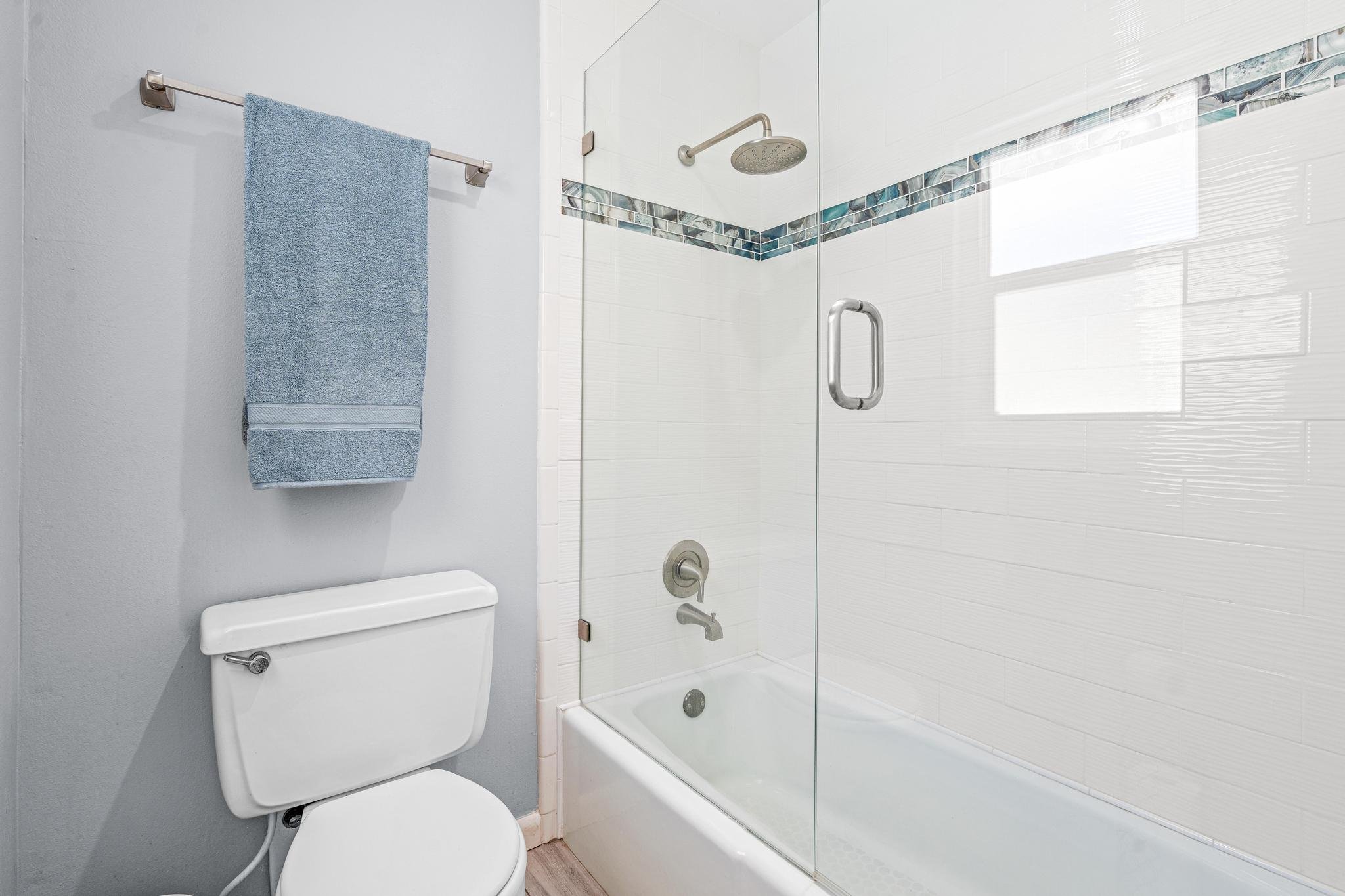 hall bath 2.jpg