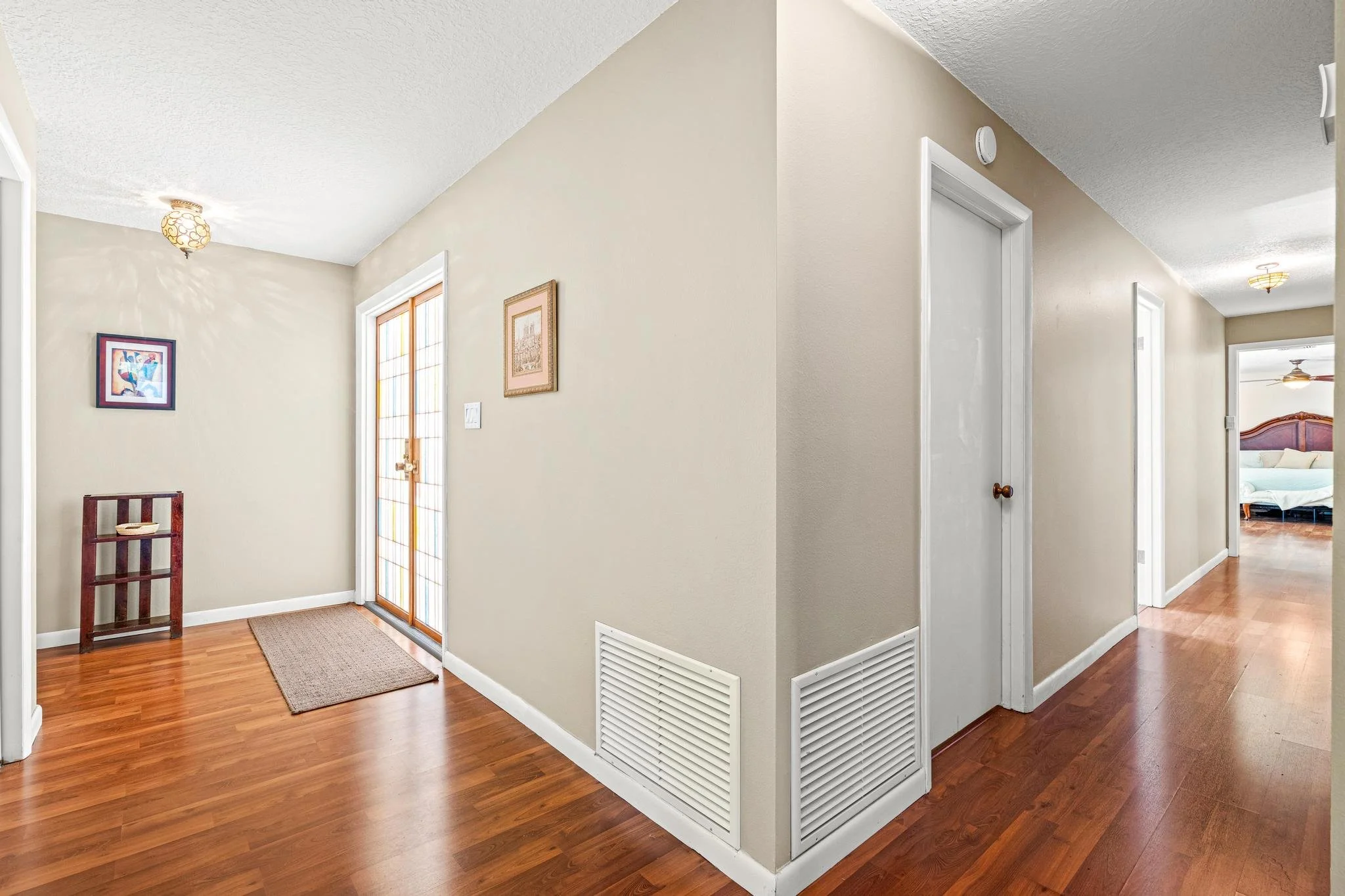 entry:hall.jpg
