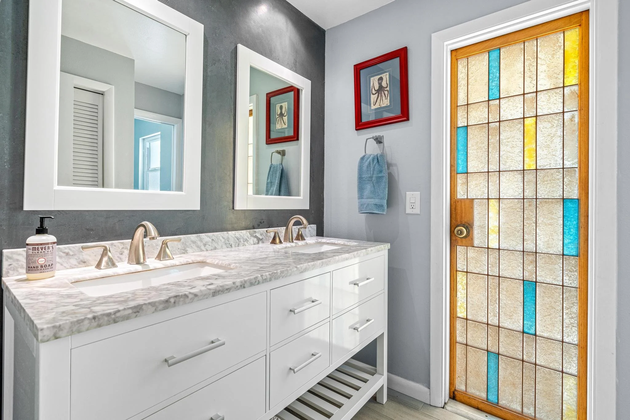 hall bath 1.jpg