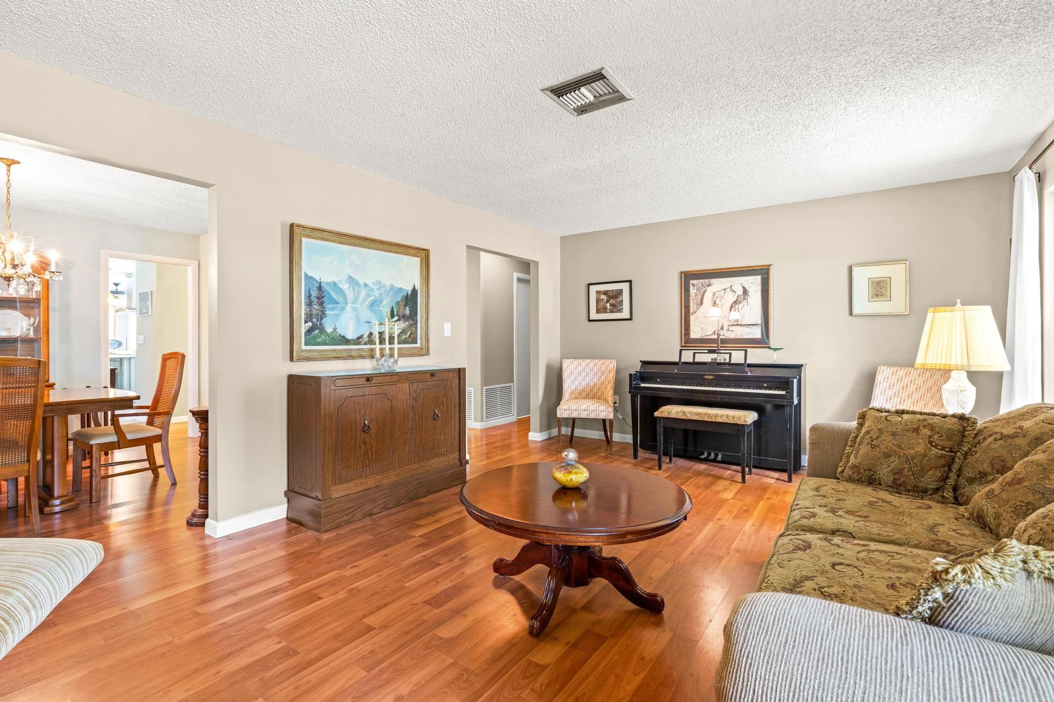 living room 1.jpg